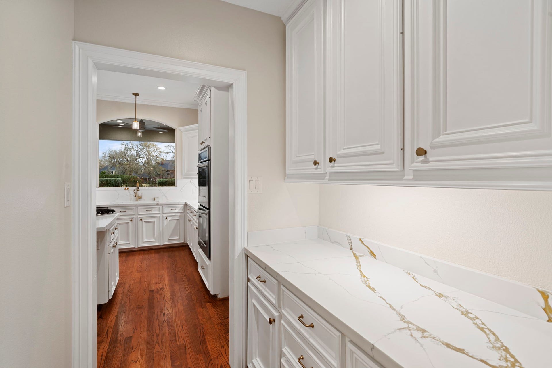 7322 Greatwood Lake Drive, Sugar Land, TX 77479 Butler Pantry with, of course, more cabinet space
