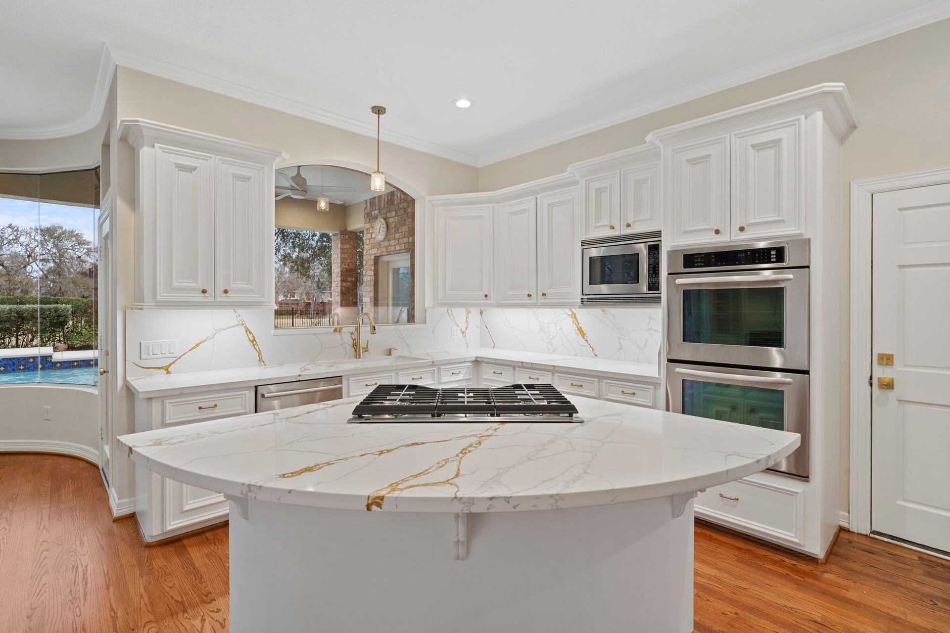 7322 Greatwood Lake Drive, Sugar Land, TX 77479 Beautiful, NEW Quartz countertops