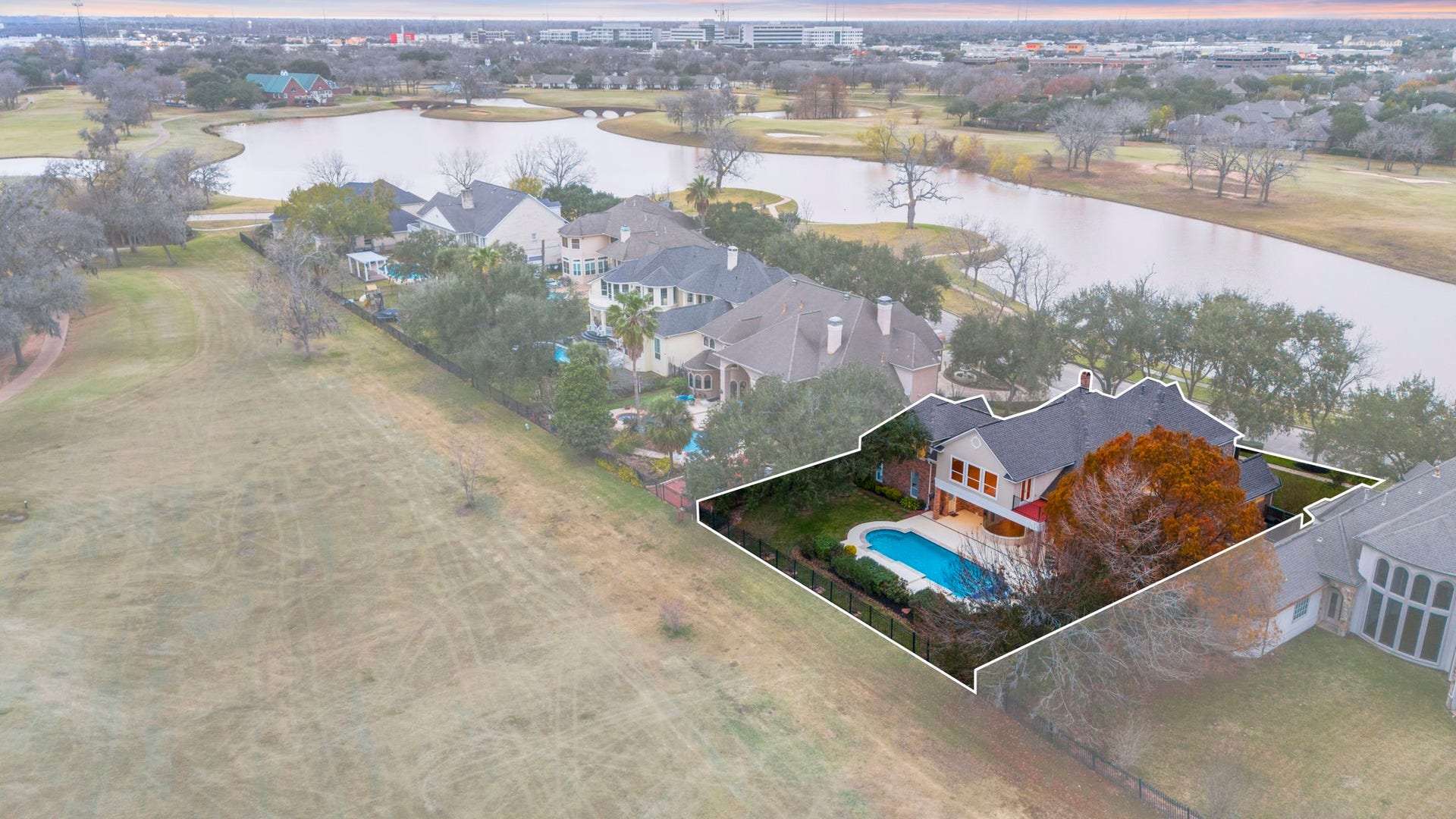 7322 Greatwood Lake Drive, Sugar Land, TX 77479 Tranquil lot location