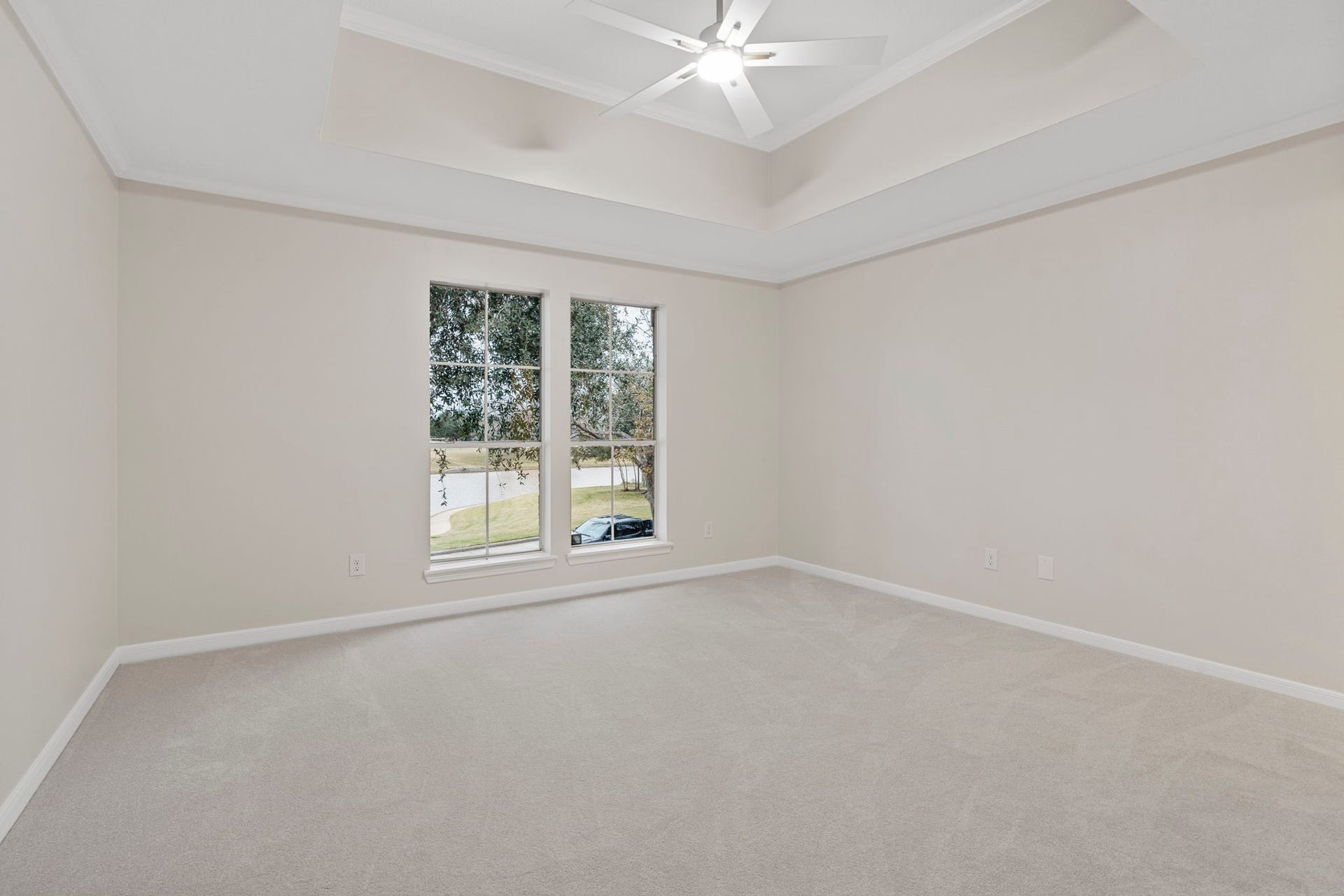 7322 Greatwood Lake Drive, Sugar Land, TX 77479 Bedroom 3, tray ceiling