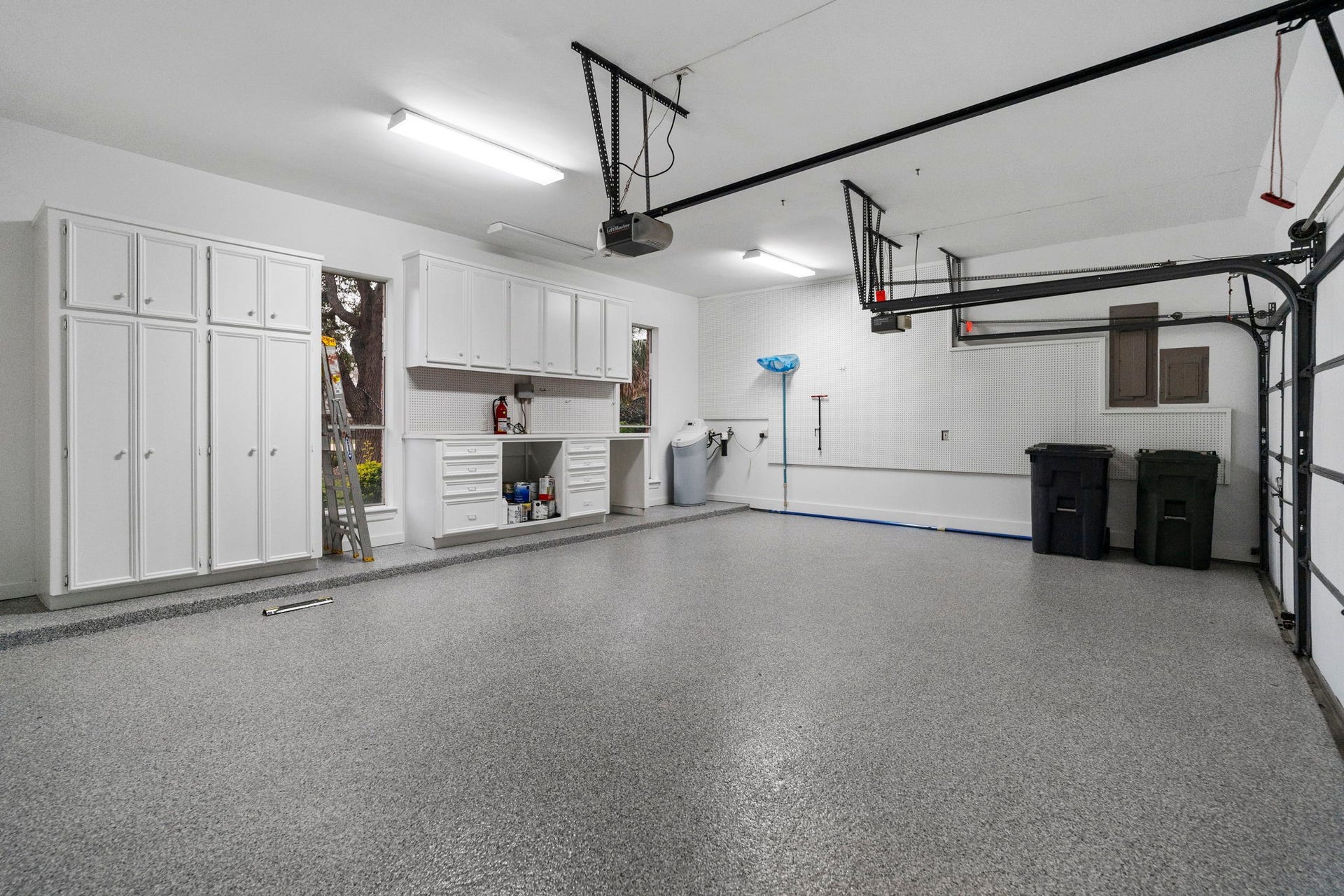 7322 Greatwood Lake Drive, Sugar Land, TX 77479 Epoxy flooring, water softener system, natural light abounds, and tons of storage
