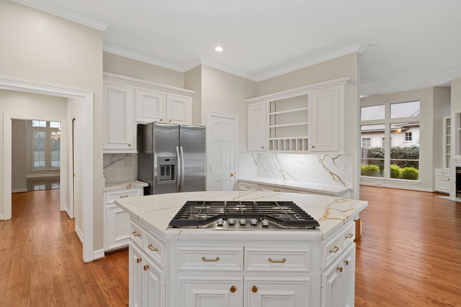 7322 Greatwood Lake Drive, Sugar Land, TX 77479 NEW gas KitchenAid cooktop and pop-up draft hood