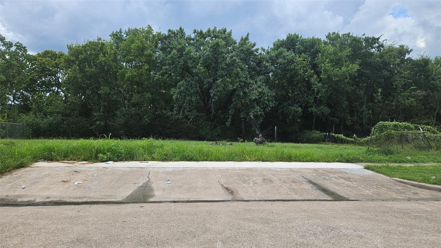 Property photo for 200 Avenue L, Baytown, TX