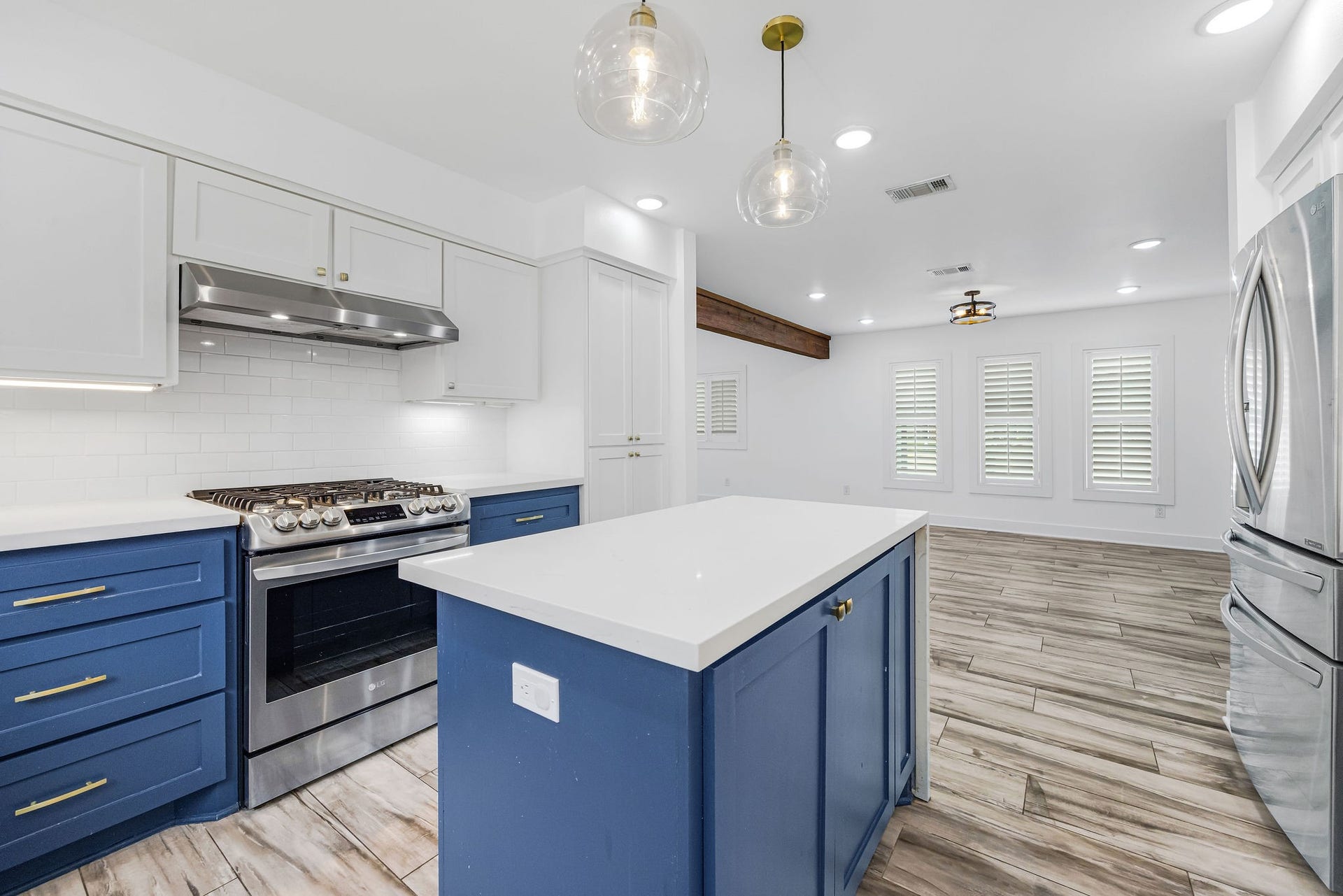 5250 Beechnut Street, Houston, TX 77096 5250 Beechnut Street, Houston, TX 77096