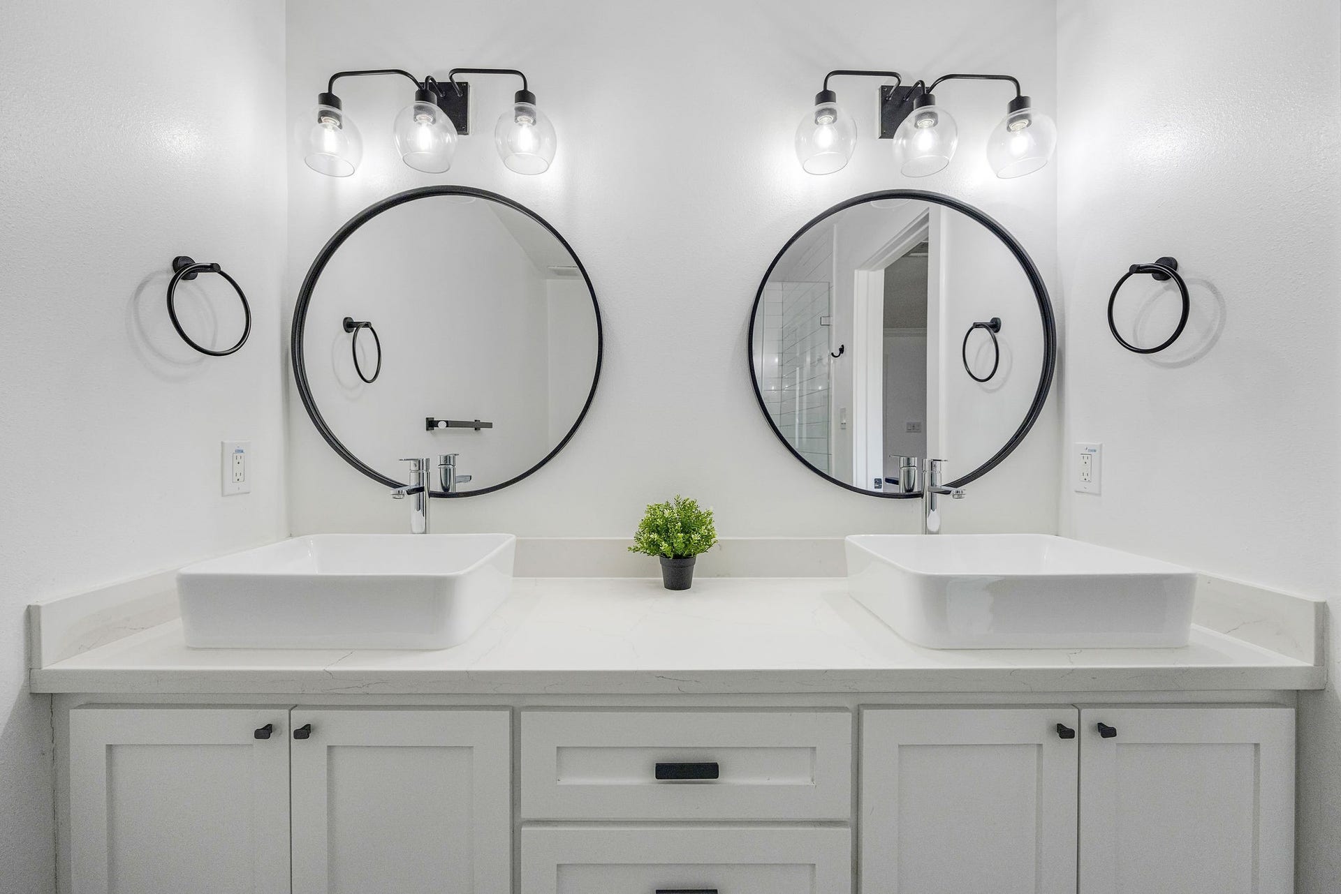 5250 Beechnut Street, Houston, TX 77096 Primary on suite with double sinks and gorgous shower