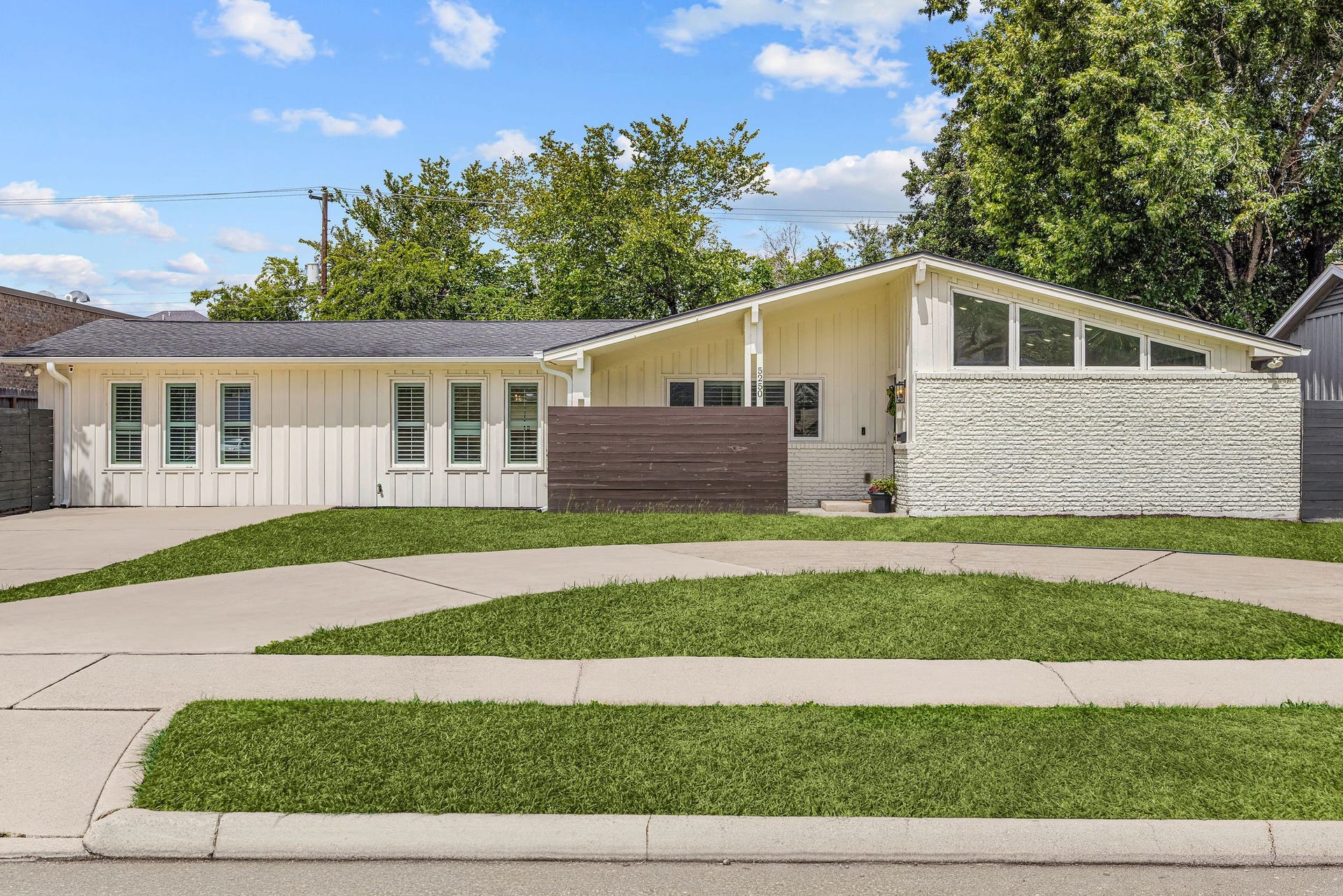 5250 Beechnut Street, Houston, TX 77096 Large circle driveway
