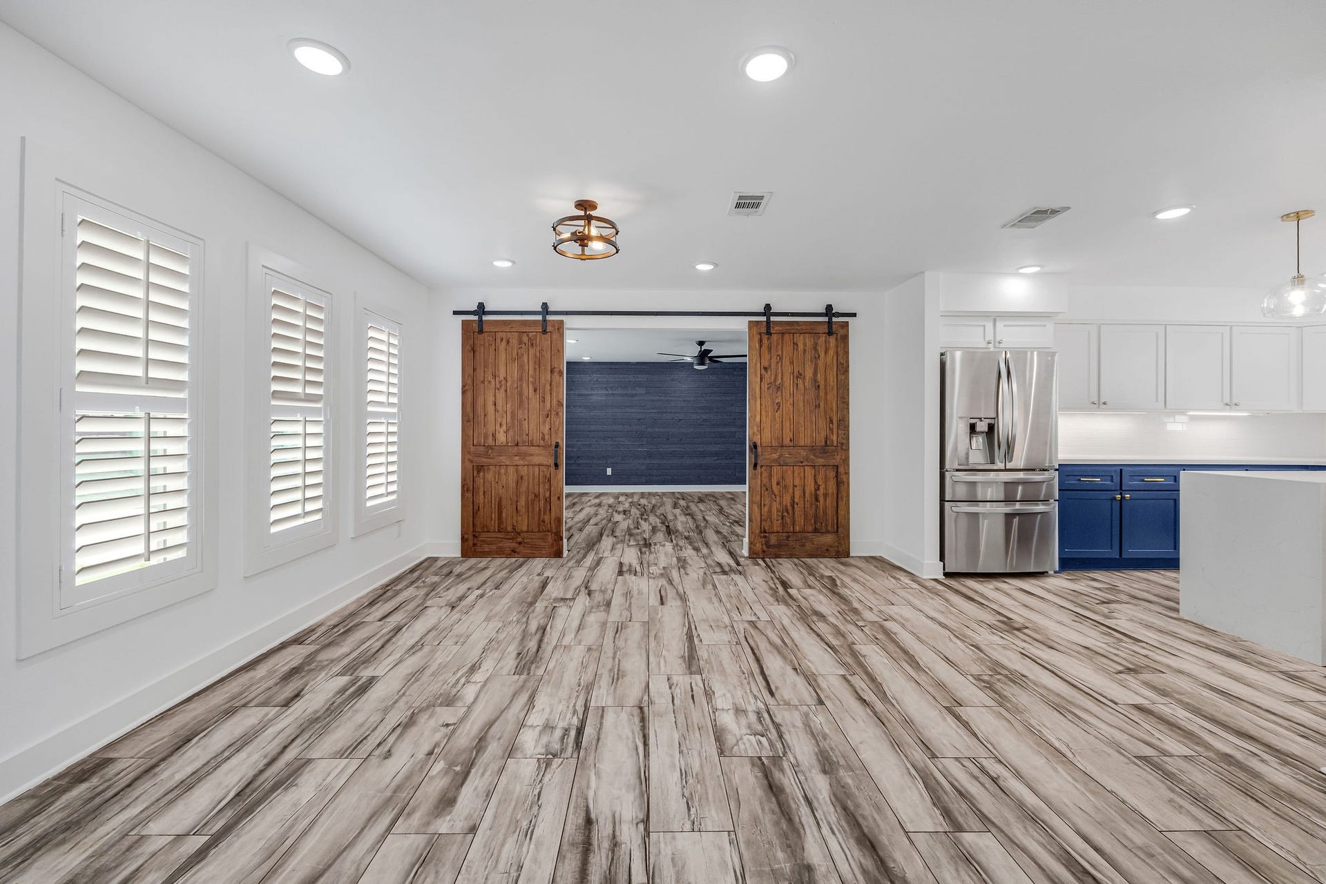 5250 Beechnut Street, Houston, TX 77096 Dining area open to the kitchen on the right