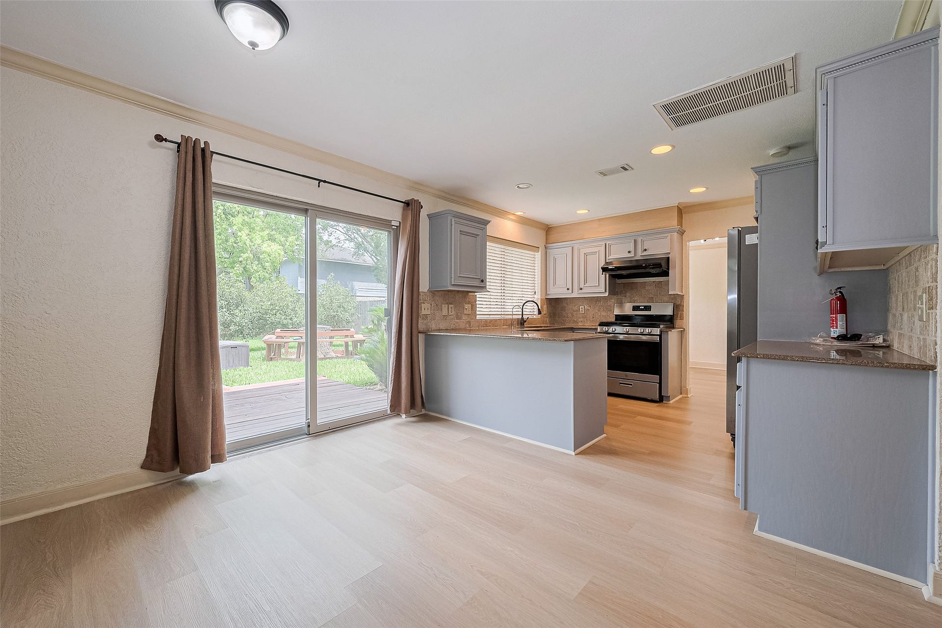 3614 Bee Bayou Lane, Sugar Land, TX 77479 Kitchen with sliding doors to backyard