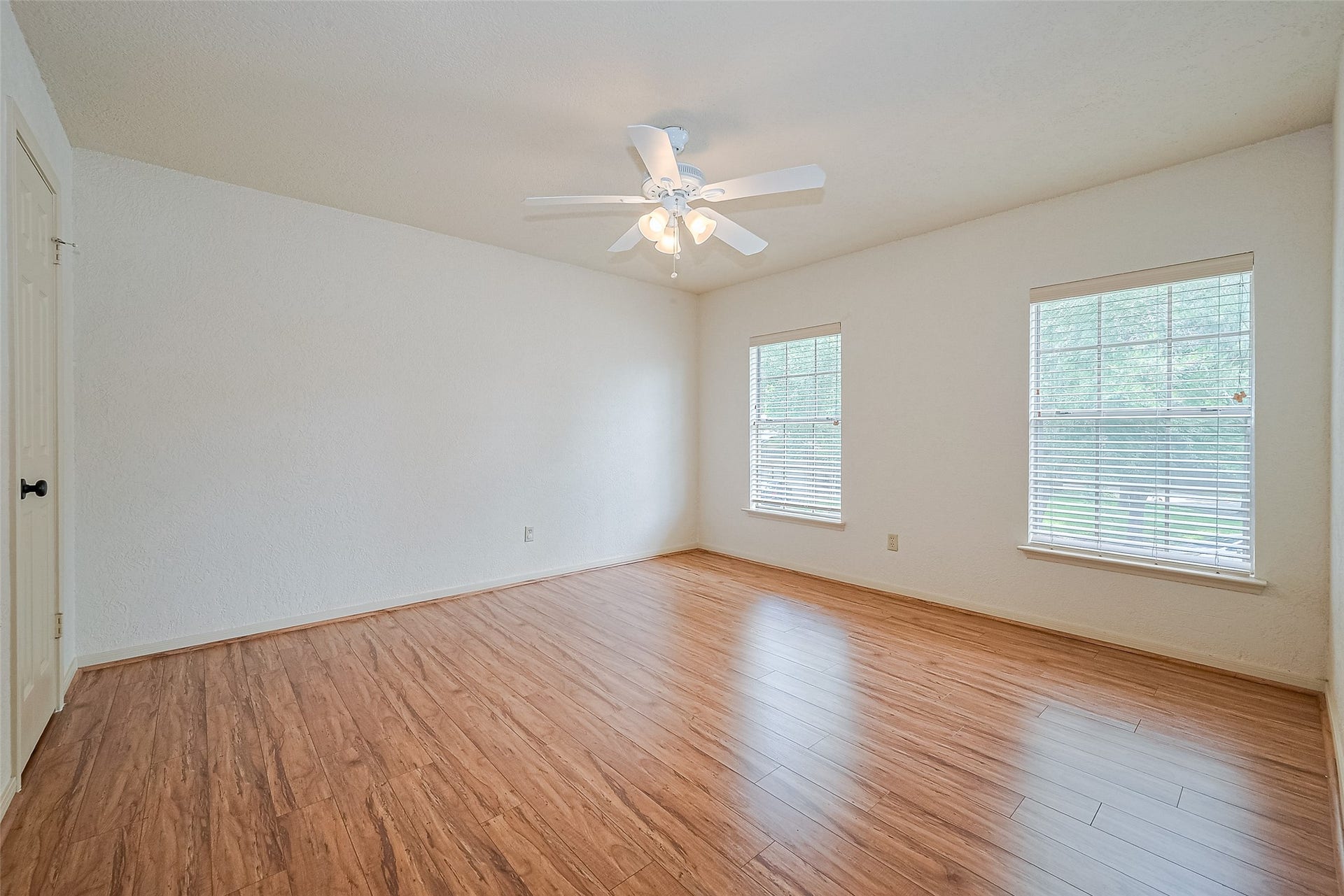 3614 Bee Bayou Lane, Sugar Land, TX 77479 Secondary bedroom on 2/F