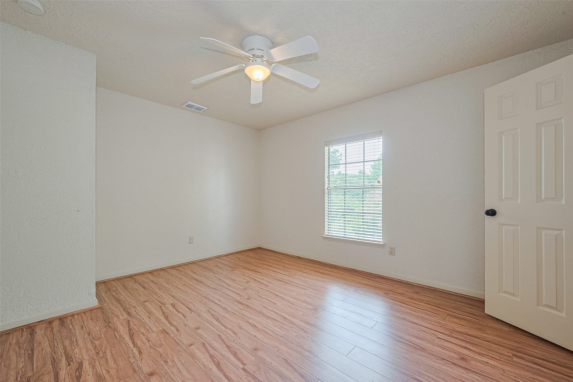 3614 Bee Bayou Lane, Sugar Land, TX 77479 Secondary bedroom on 2/F