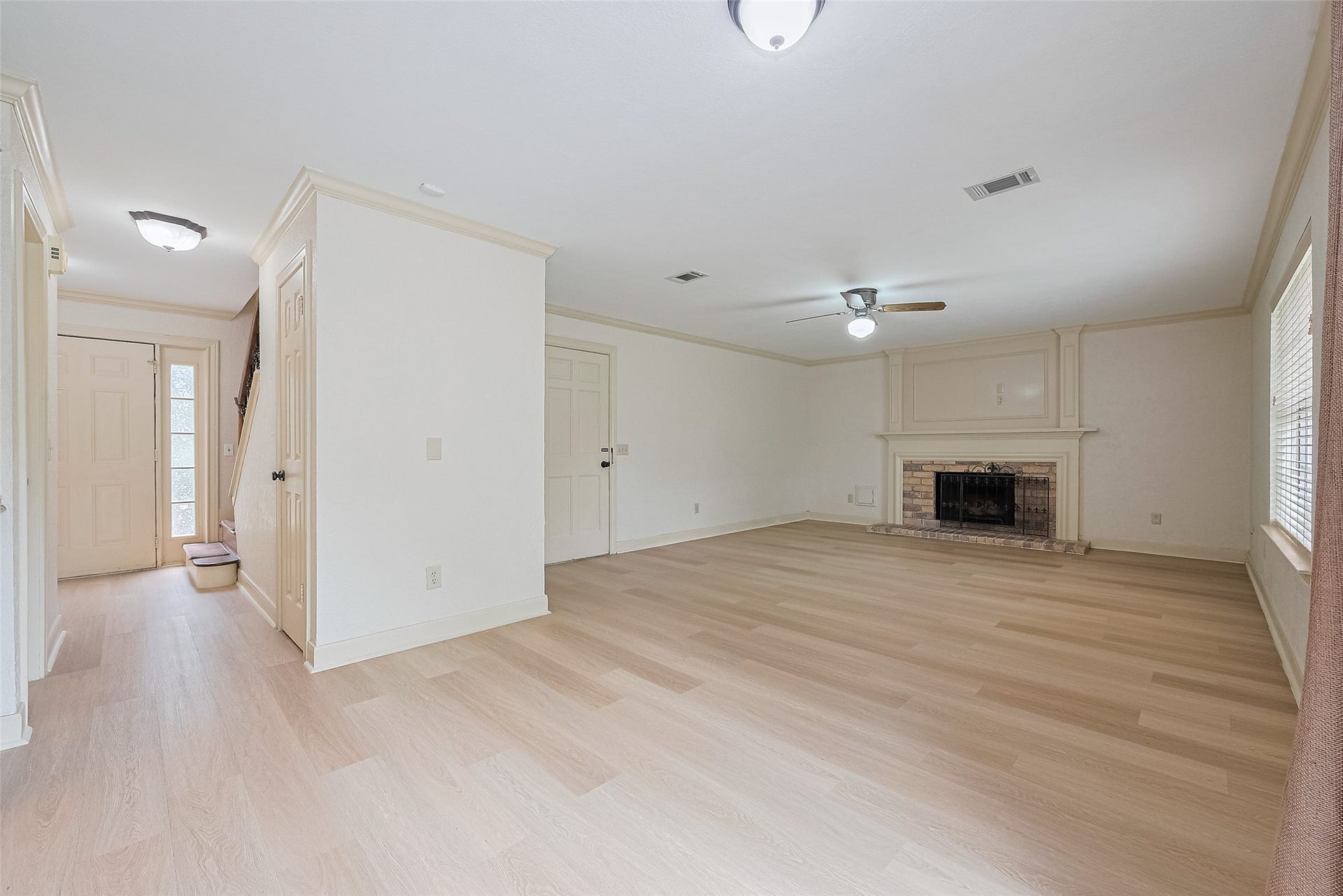 3614 Bee Bayou Lane, Sugar Land, TX 77479 Formal living with fireplace and ceiling fan