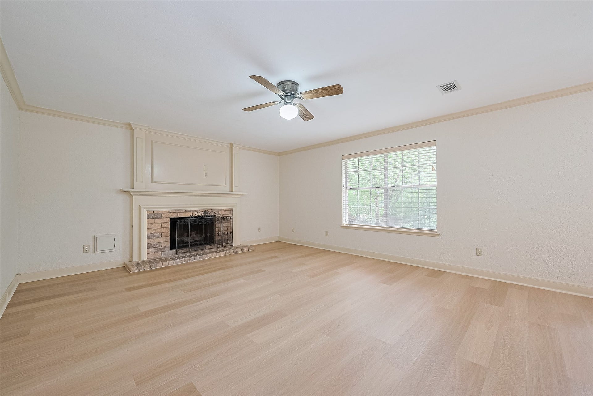 3614 Bee Bayou Lane, Sugar Land, TX 77479 Formal living with fireplace and ceiling fan