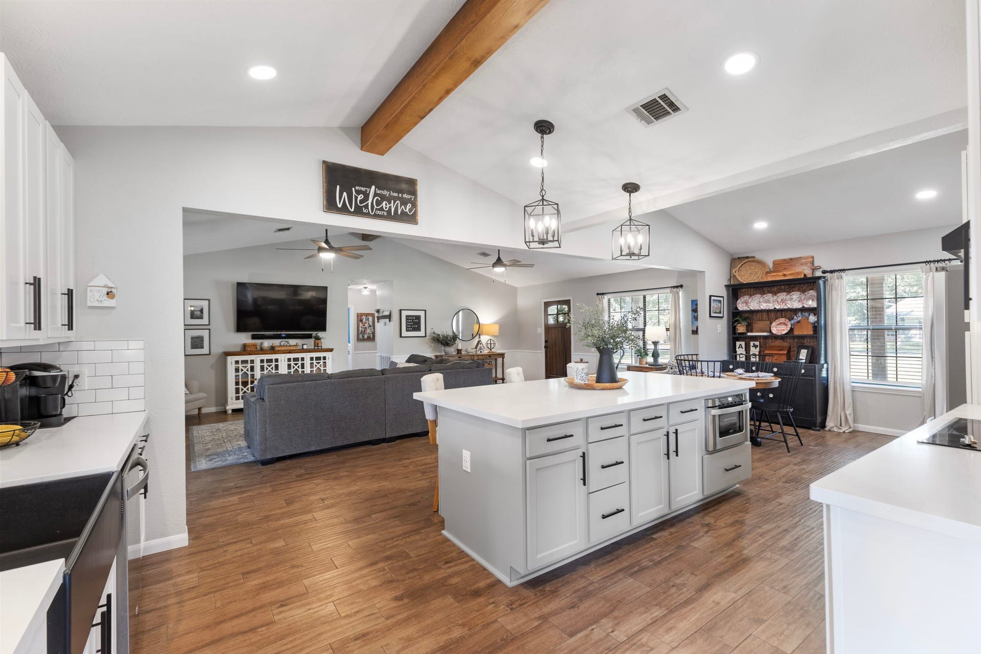 1207 Gail Drive, Pinehurst, TX 77362 1207 Gail Drive, Pinehurst, TX 77362
