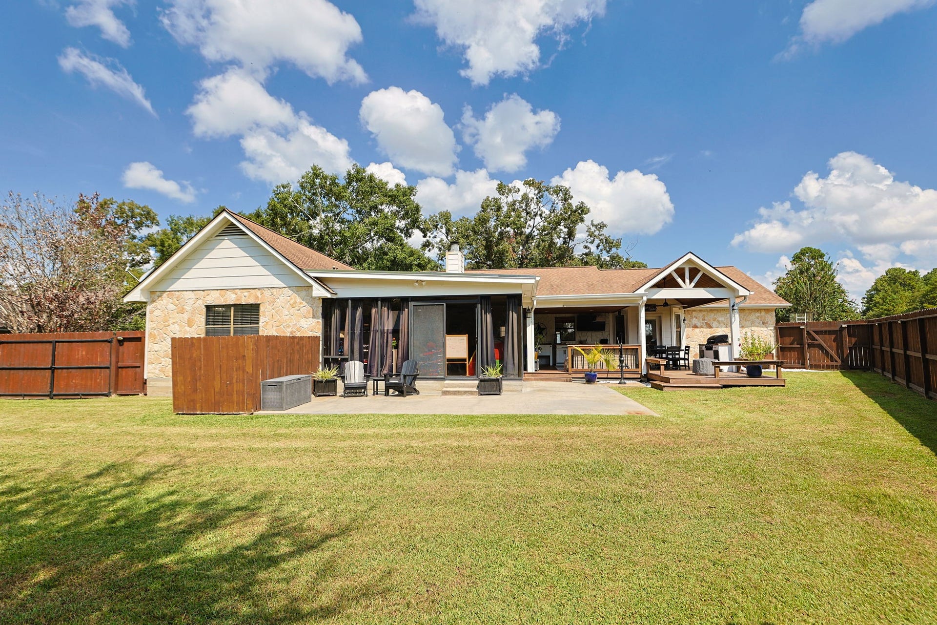 1207 Gail Drive, Pinehurst, TX 77362 1207 Gail Drive, Pinehurst, TX 77362