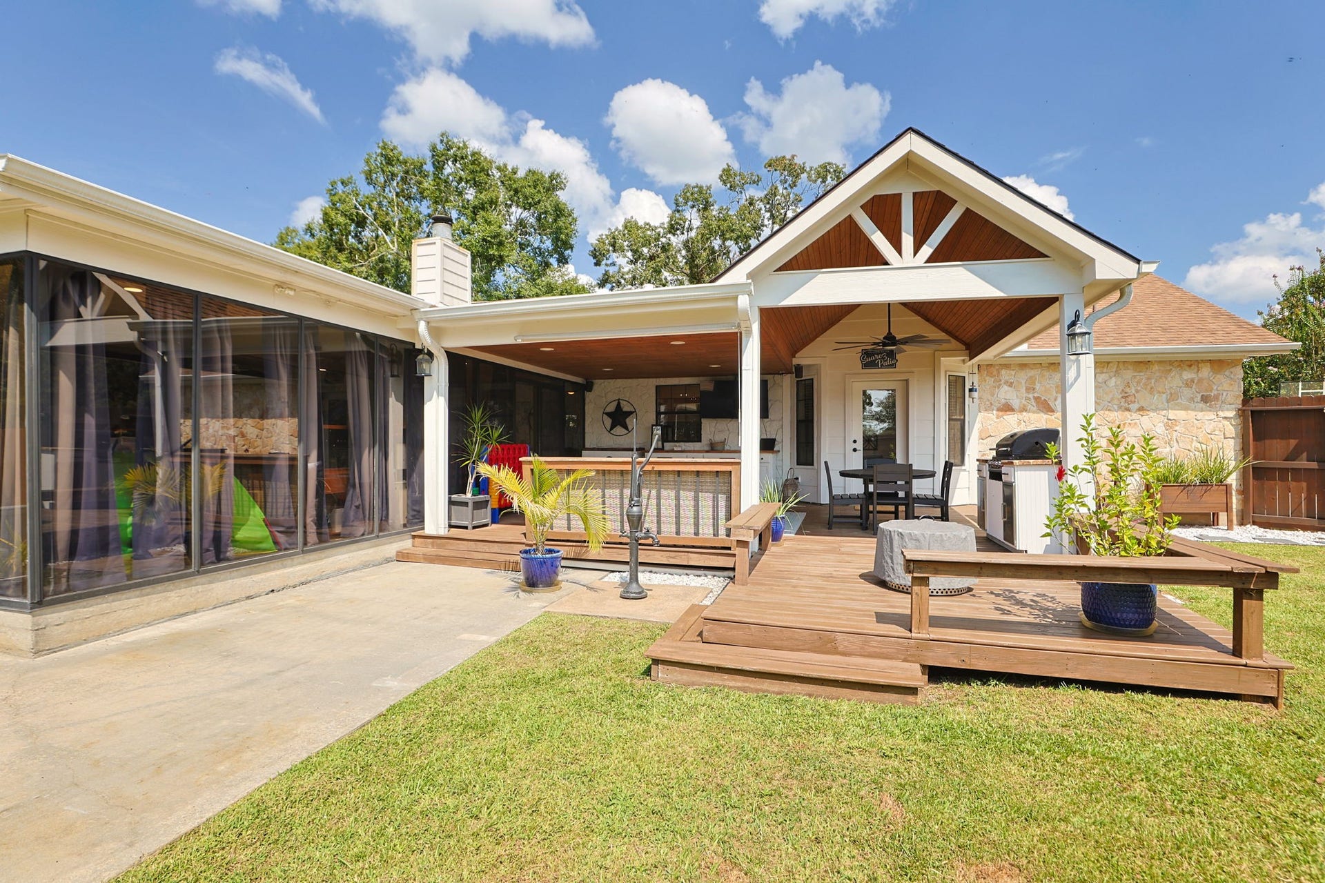 1207 Gail Drive, Pinehurst, TX 77362 1207 Gail Drive, Pinehurst, TX 77362