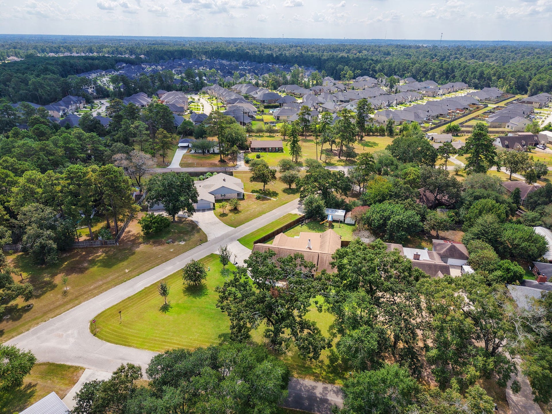 1207 Gail Drive, Pinehurst, TX 77362 1207 Gail Drive, Pinehurst, TX 77362