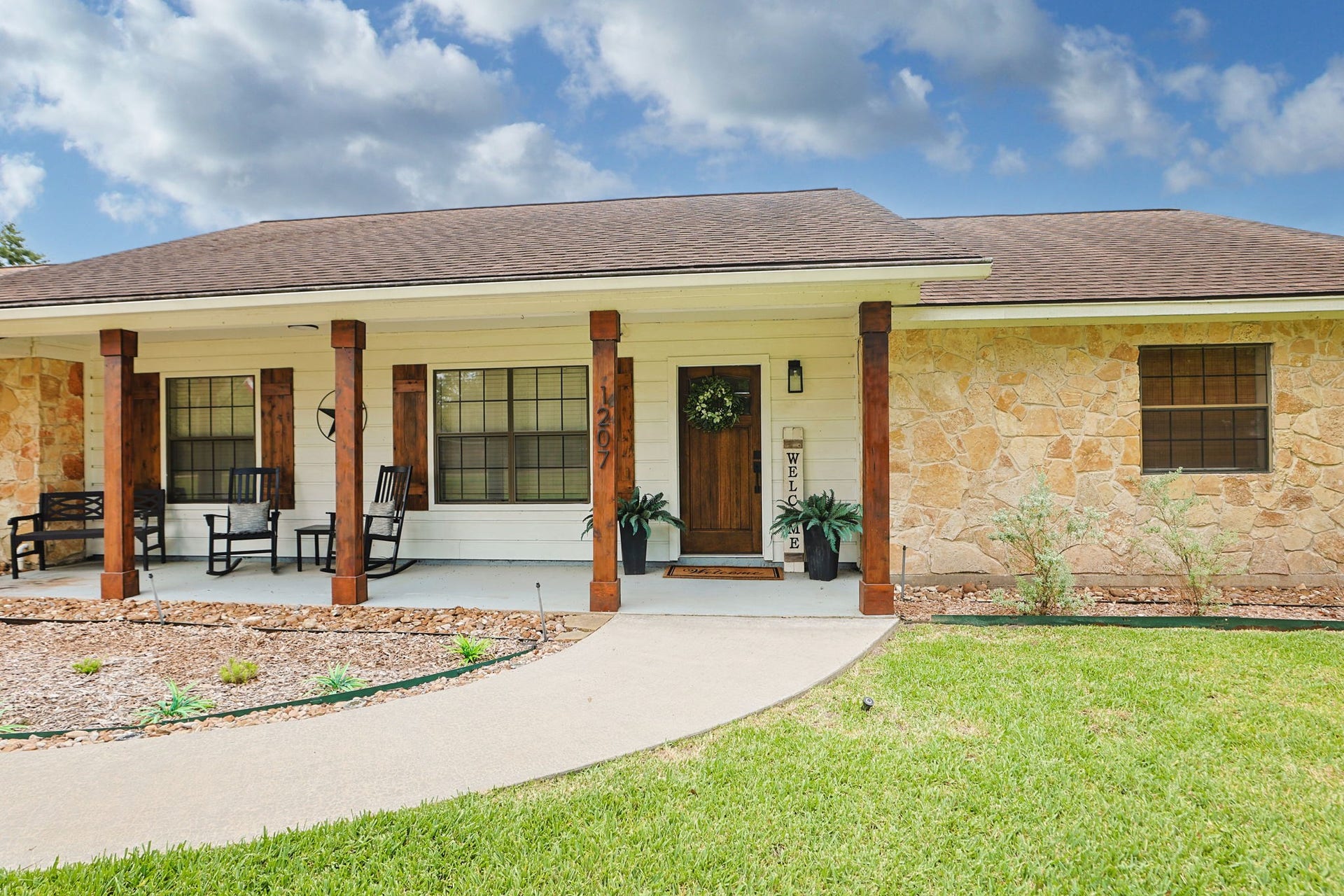 1207 Gail Drive, Pinehurst, TX 77362 1207 Gail Drive, Pinehurst, TX 77362
