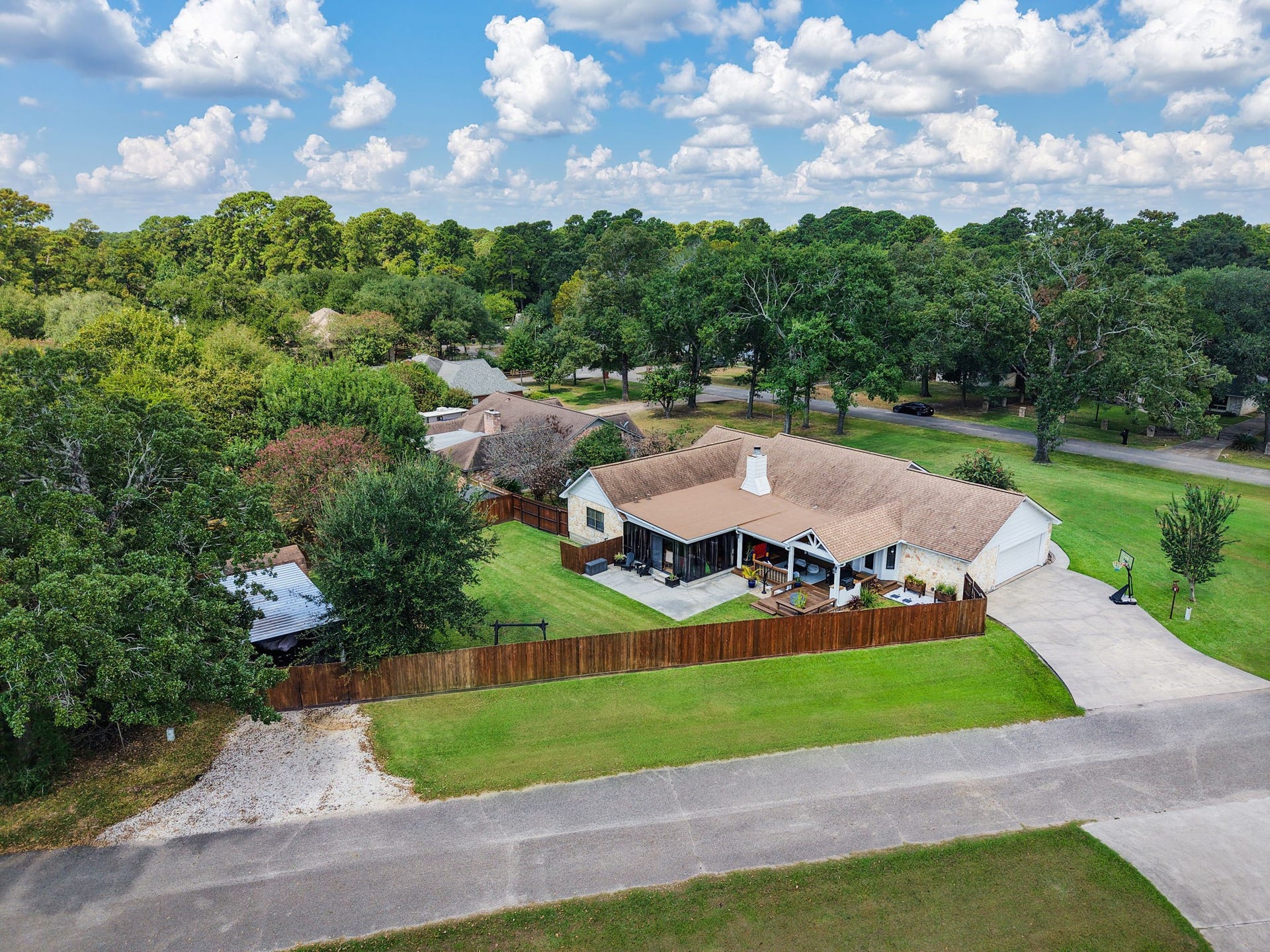1207 Gail Drive, Pinehurst, TX 77362 1207 Gail Drive, Pinehurst, TX 77362