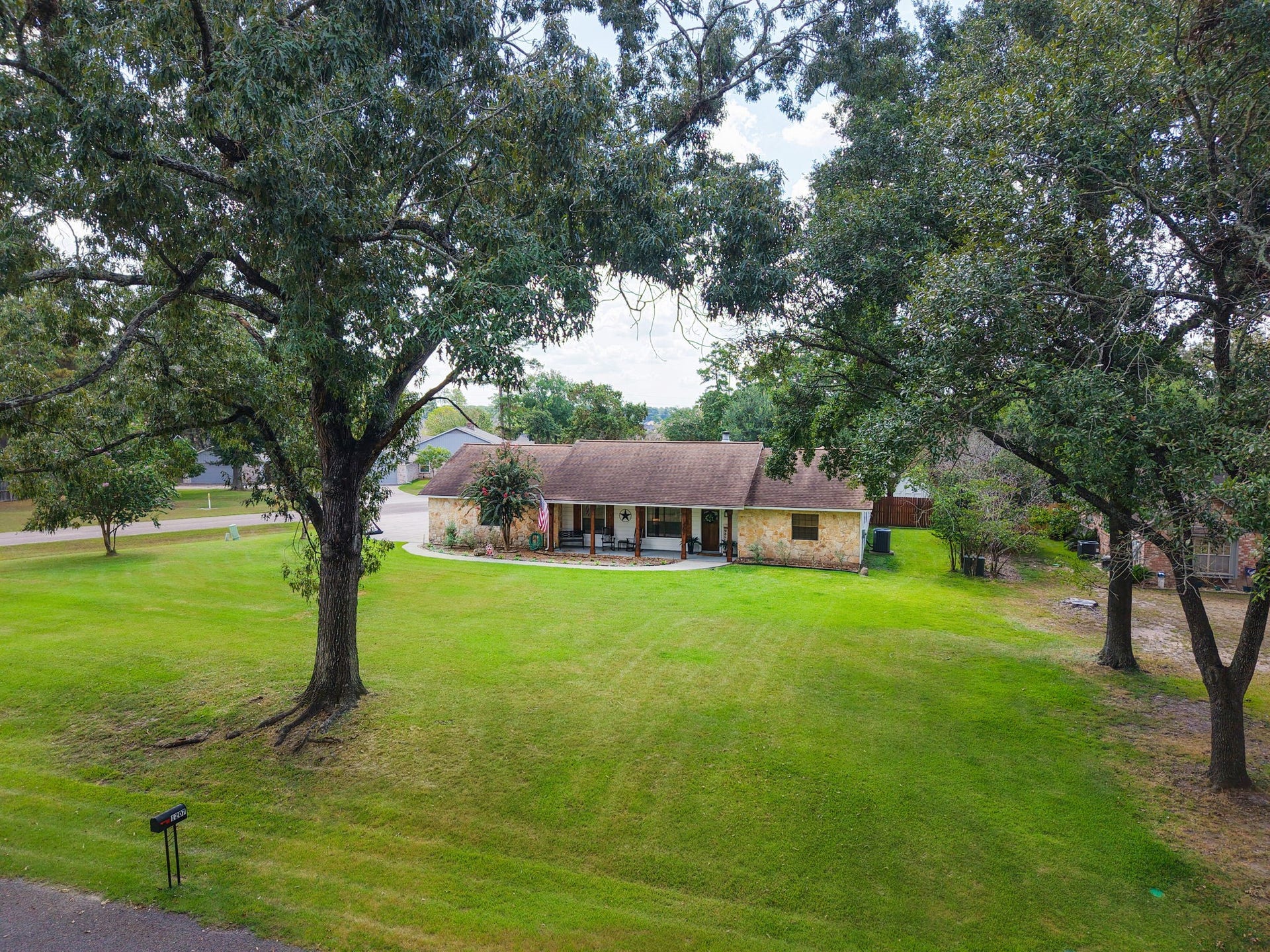 1207 Gail Drive, Pinehurst, TX 77362 1207 Gail Drive, Pinehurst, TX 77362