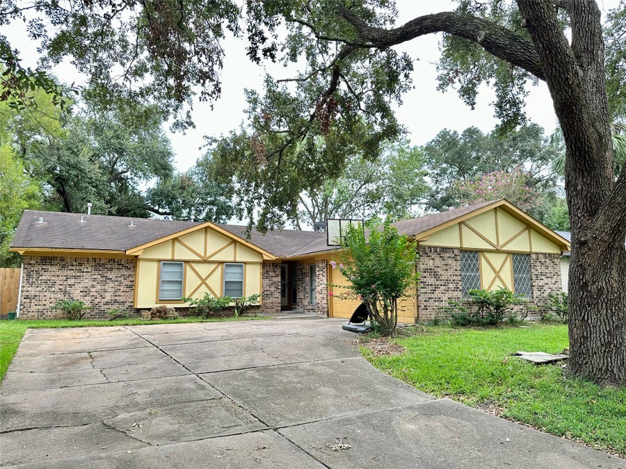 Property photo for 16218 Cavendish Drive, Houston, TX