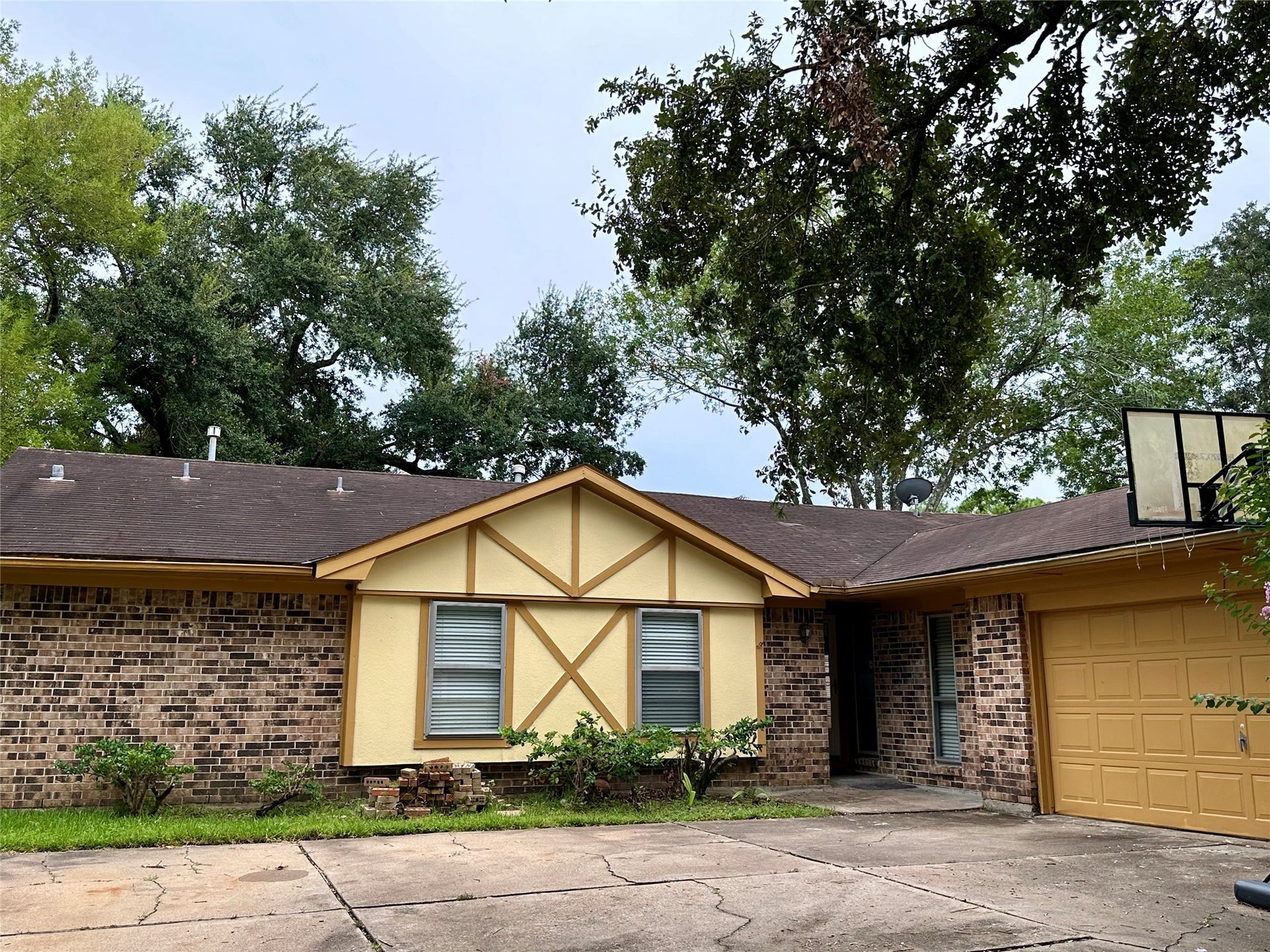 16218 Cavendish Drive, Houston, TX 77059