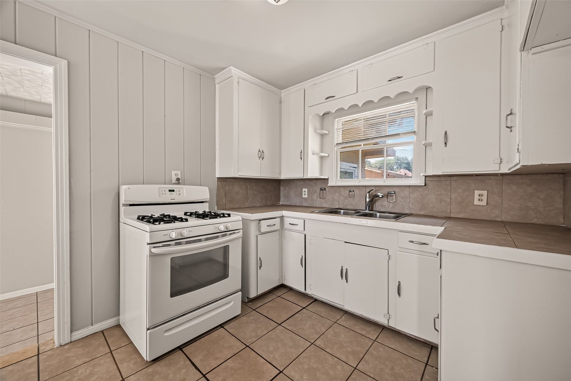 8022 White Avenue, Hitchcock, TX 77563 8022 White Avenue, Hitchcock, TX 77563