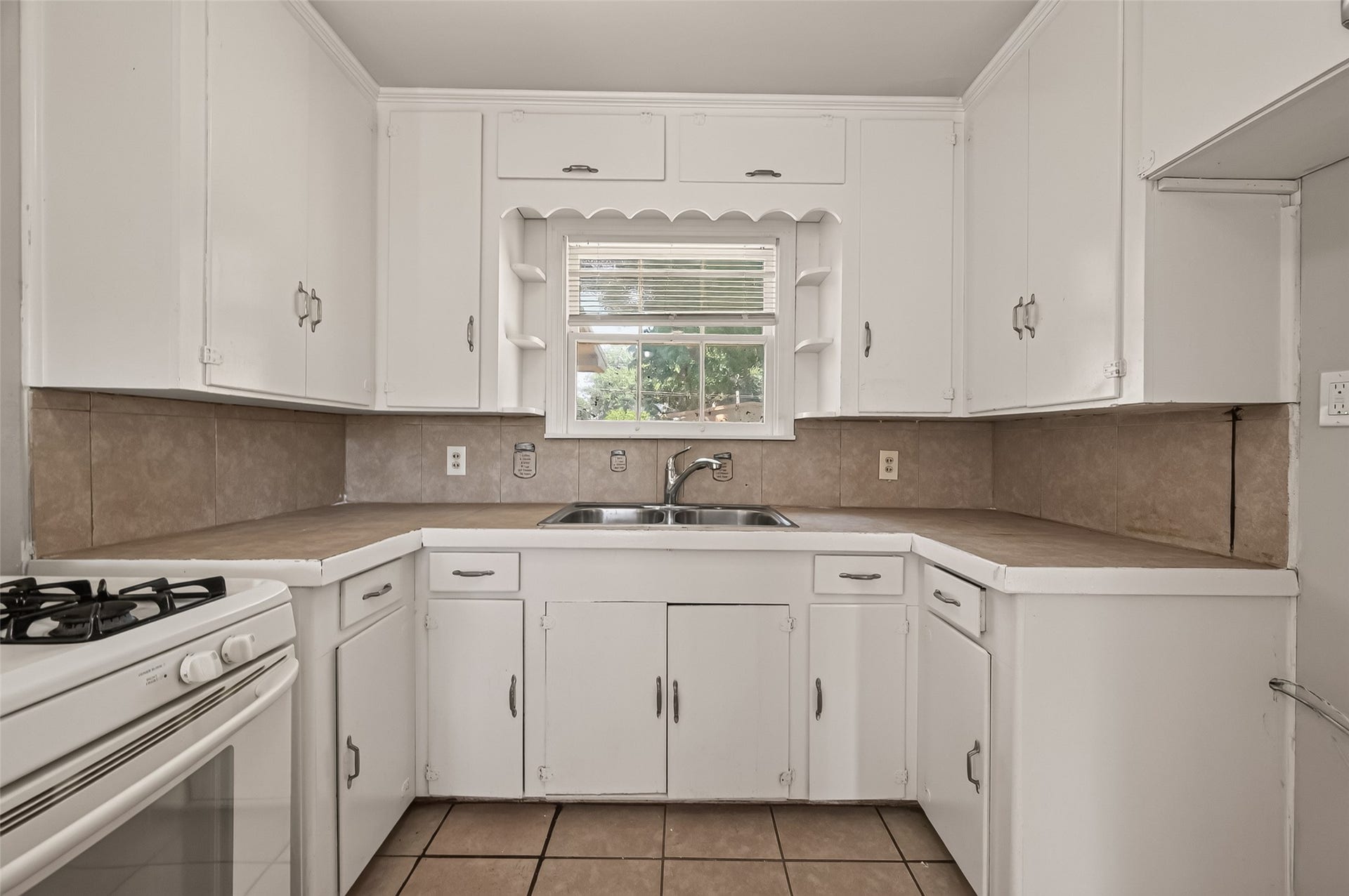 8022 White Avenue, Hitchcock, TX 77563 8022 White Avenue, Hitchcock, TX 77563