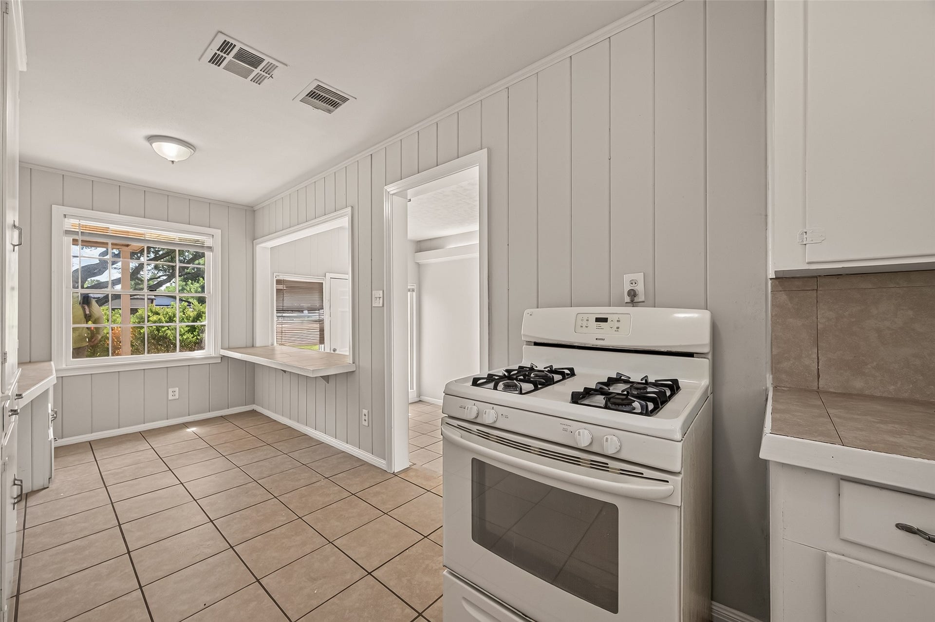 8022 White Avenue, Hitchcock, TX 77563 8022 White Avenue, Hitchcock, TX 77563