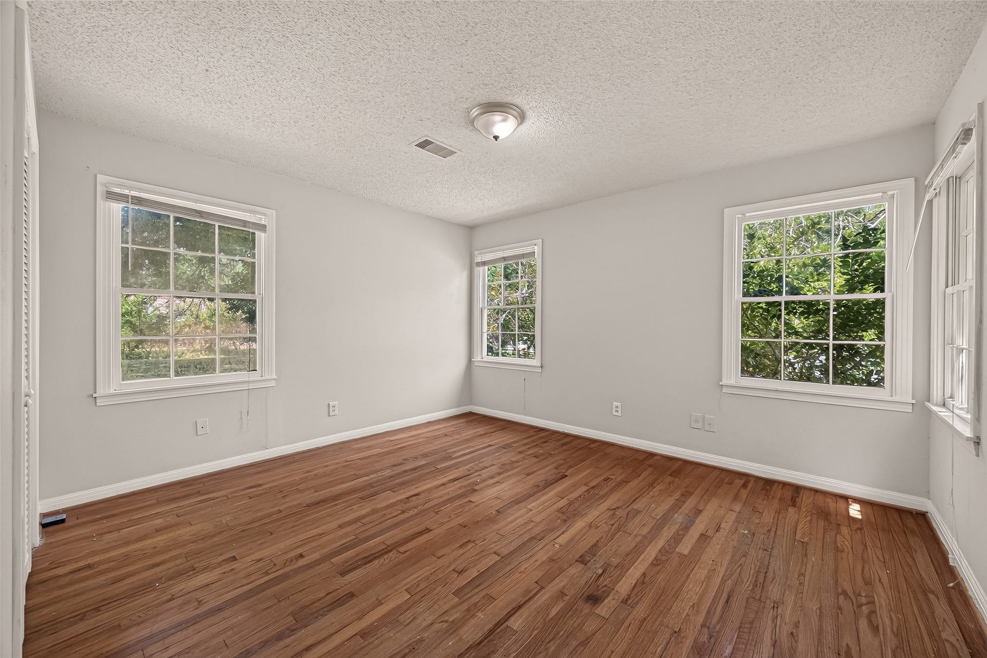 8022 White Avenue, Hitchcock, TX 77563 8022 White Avenue, Hitchcock, TX 77563