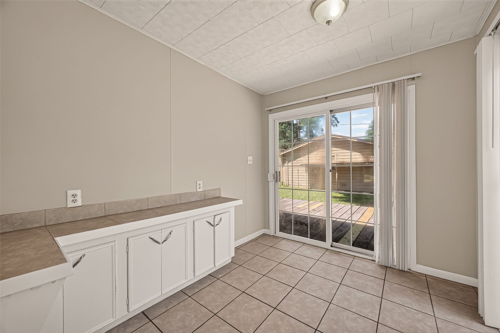8022 White Avenue, Hitchcock, TX 77563 8022 White Avenue, Hitchcock, TX 77563