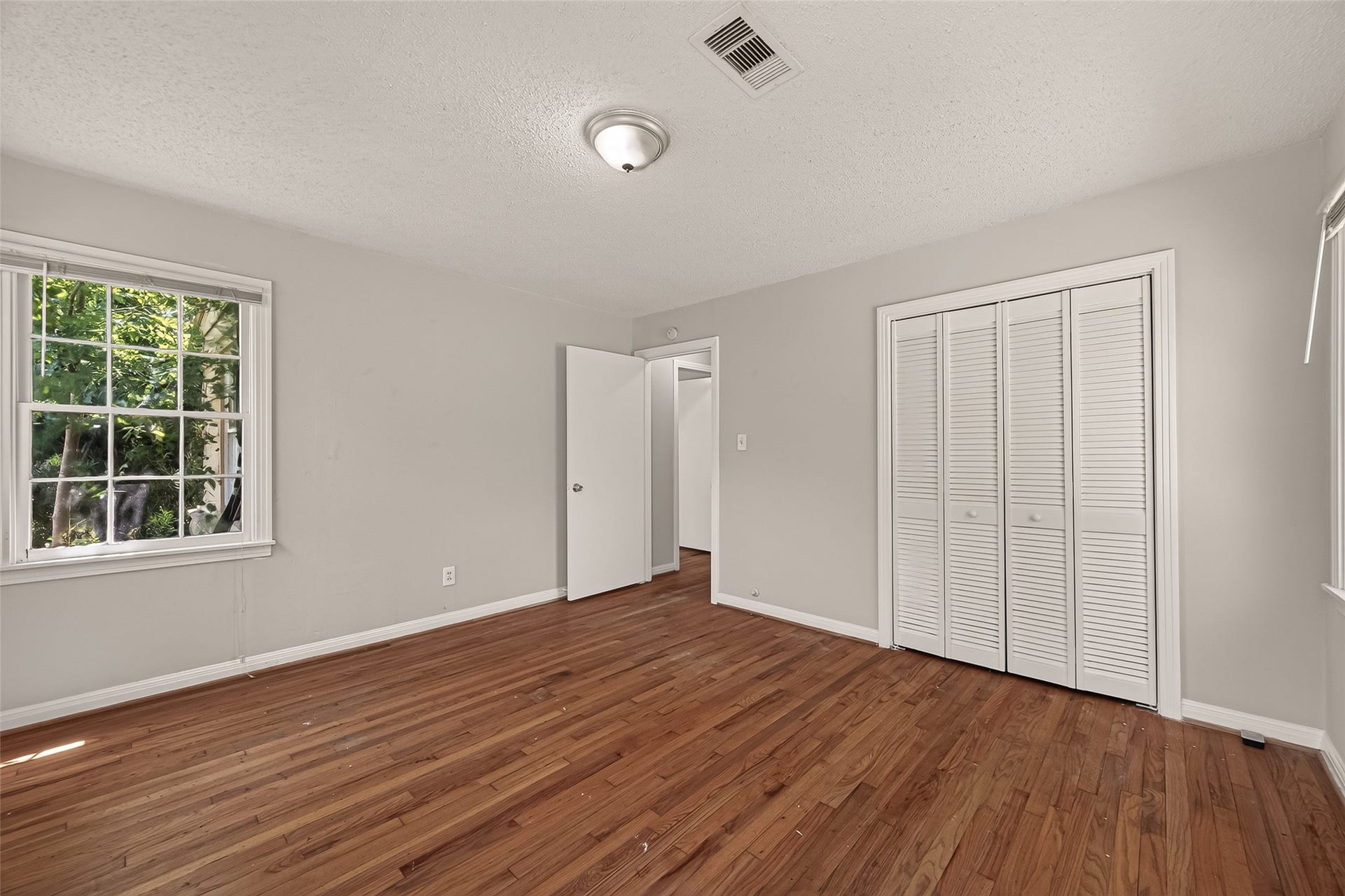 8022 White Avenue, Hitchcock, TX 77563 8022 White Avenue, Hitchcock, TX 77563