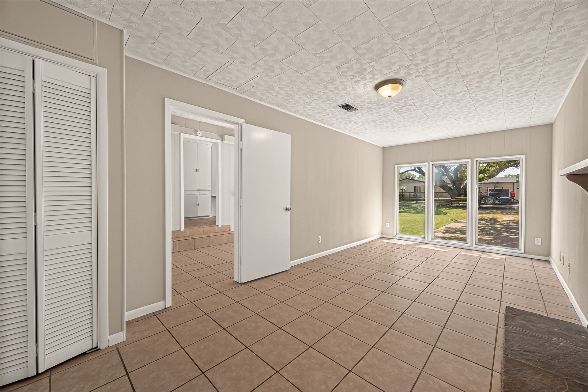 8022 White Avenue, Hitchcock, TX 77563 8022 White Avenue, Hitchcock, TX 77563