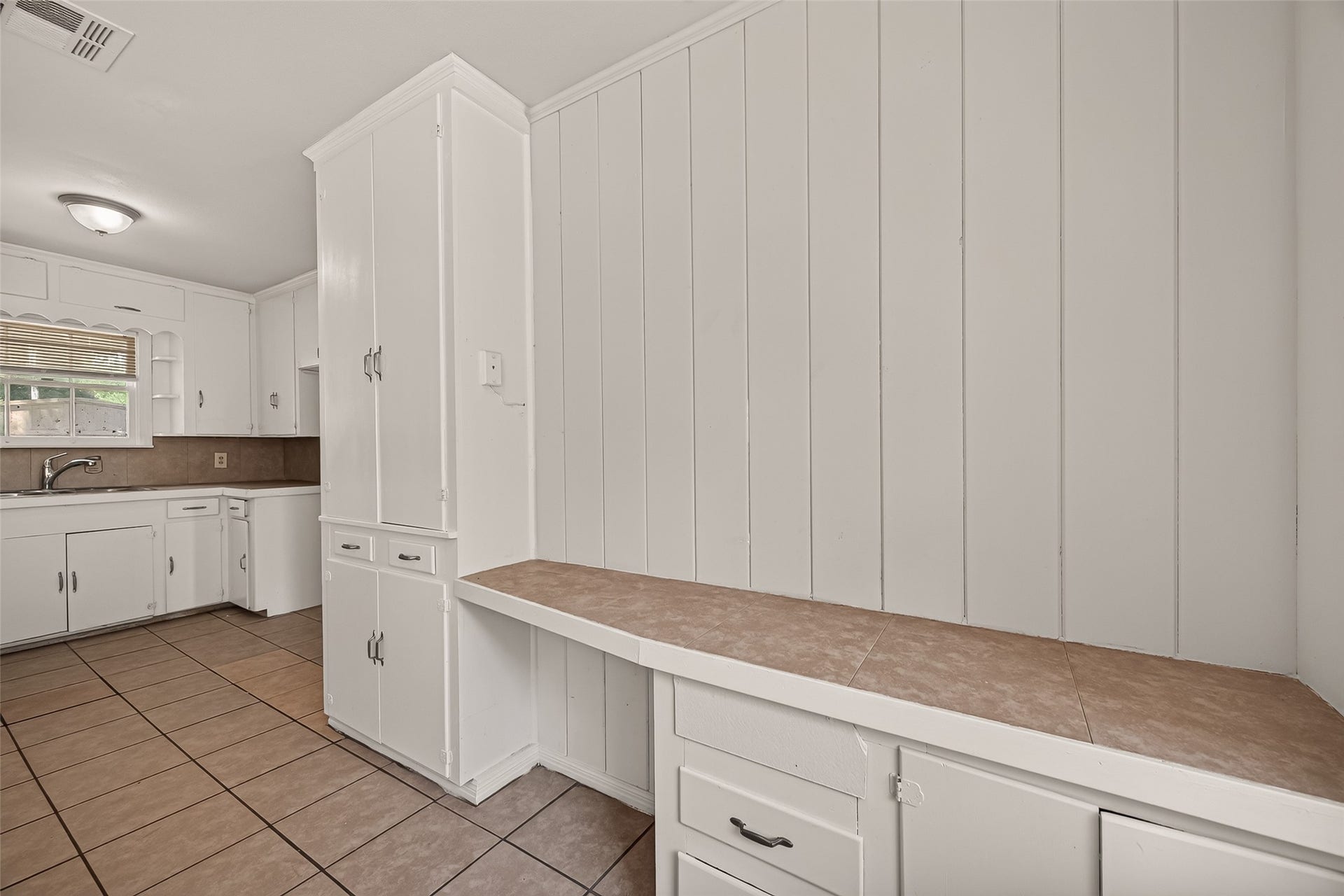 8022 White Avenue, Hitchcock, TX 77563 8022 White Avenue, Hitchcock, TX 77563