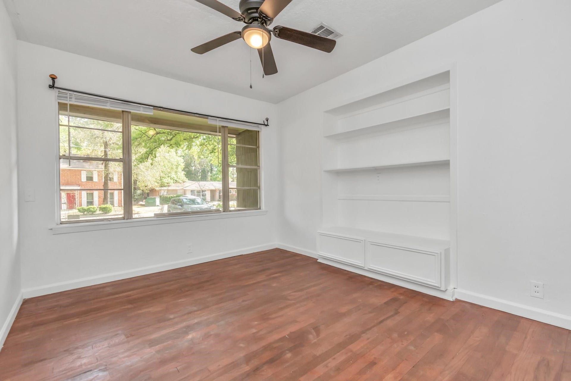 602 Everett Street, Conroe, TX 77301