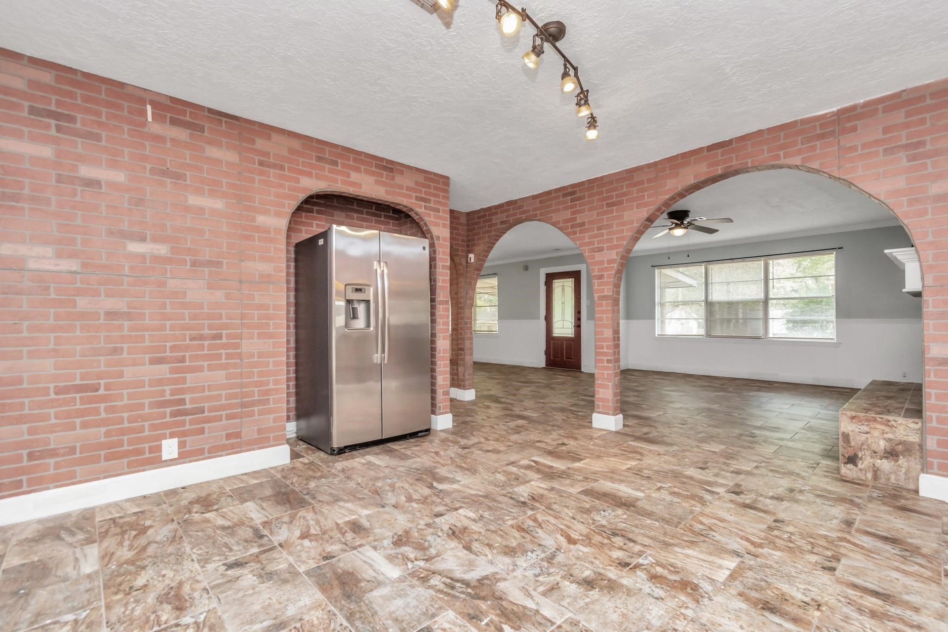 602 Everett Street, Conroe, TX 77301