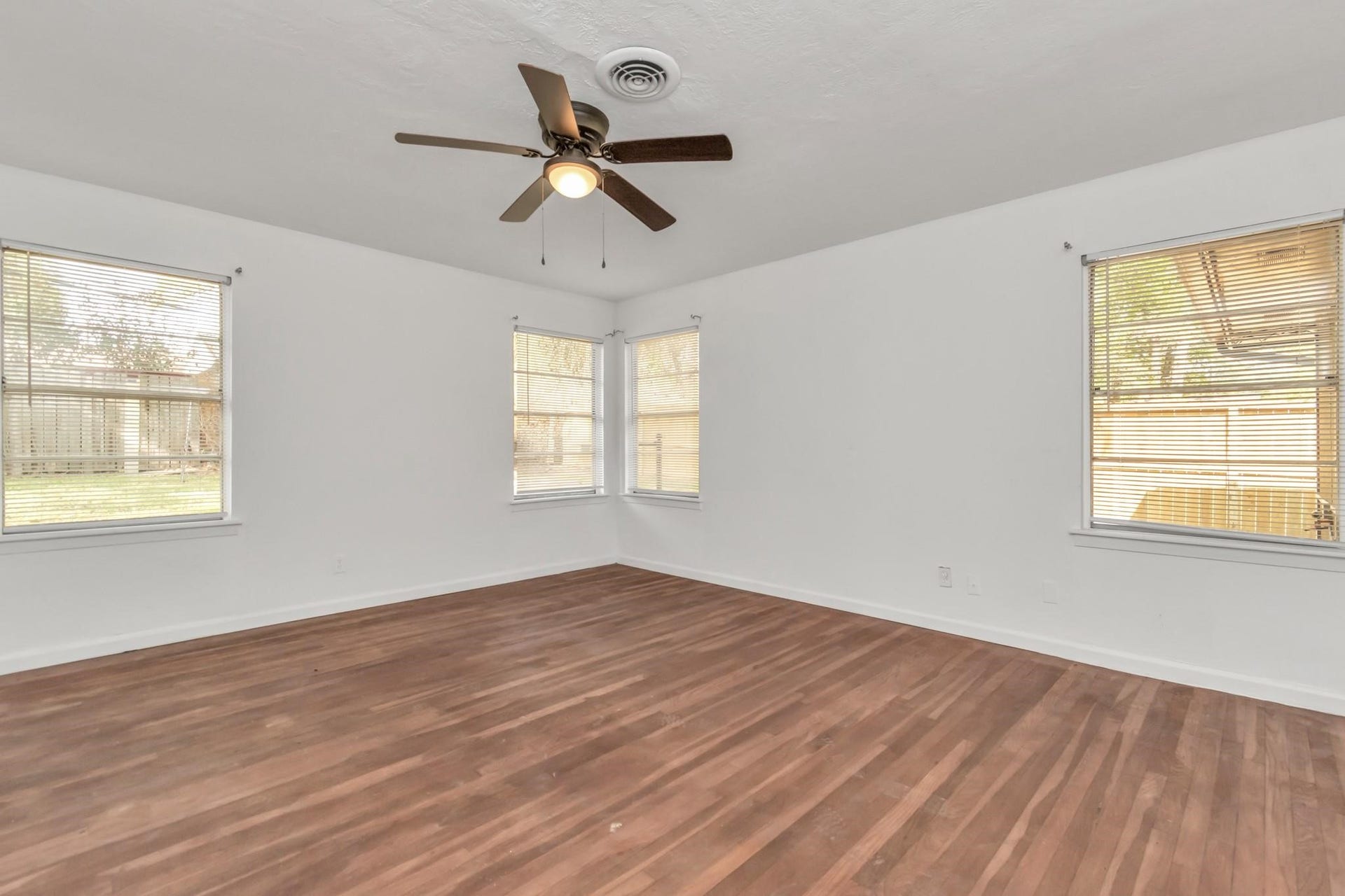 602 Everett Street, Conroe, TX 77301