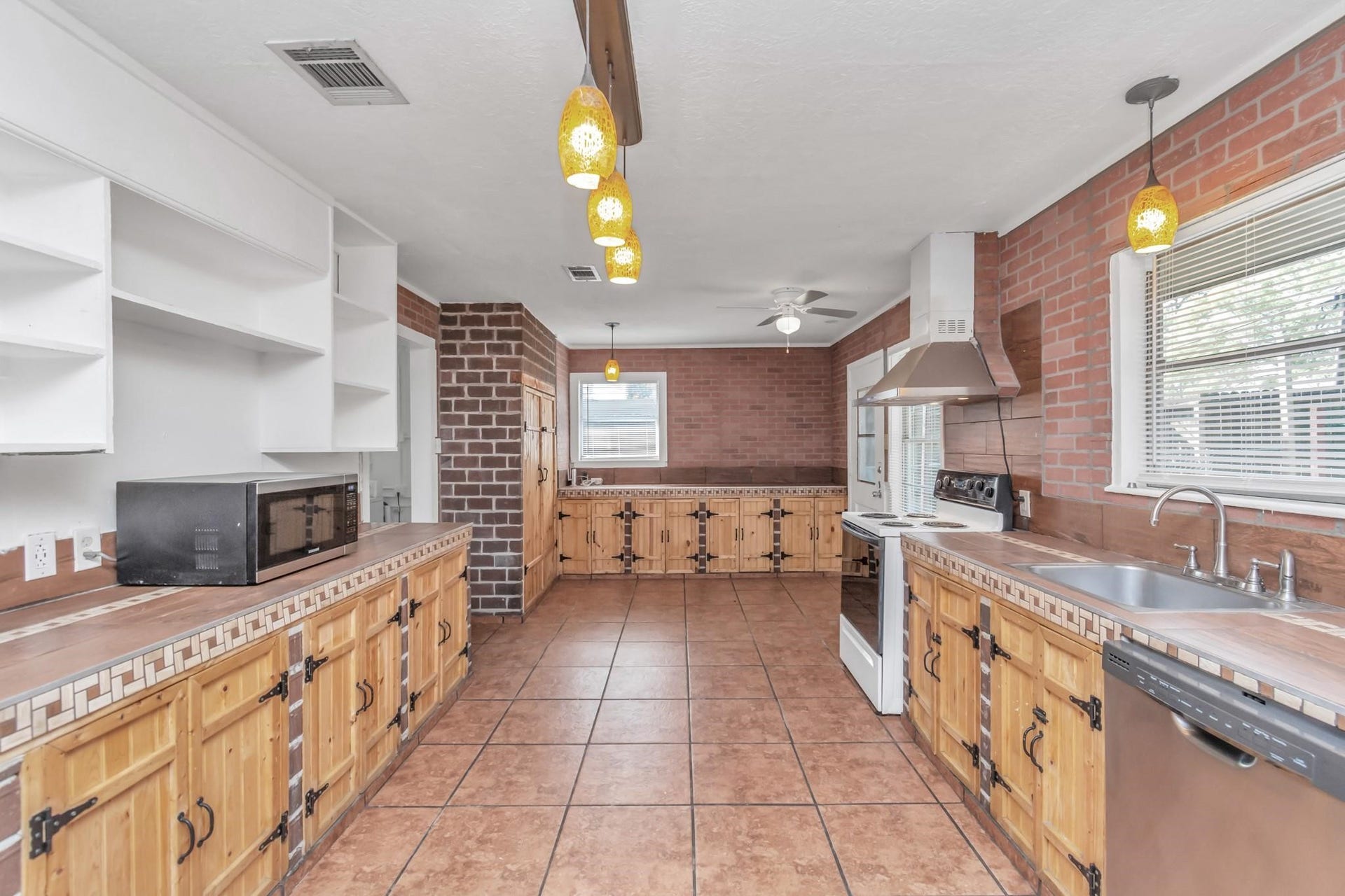 602 Everett Street, Conroe, TX 77301