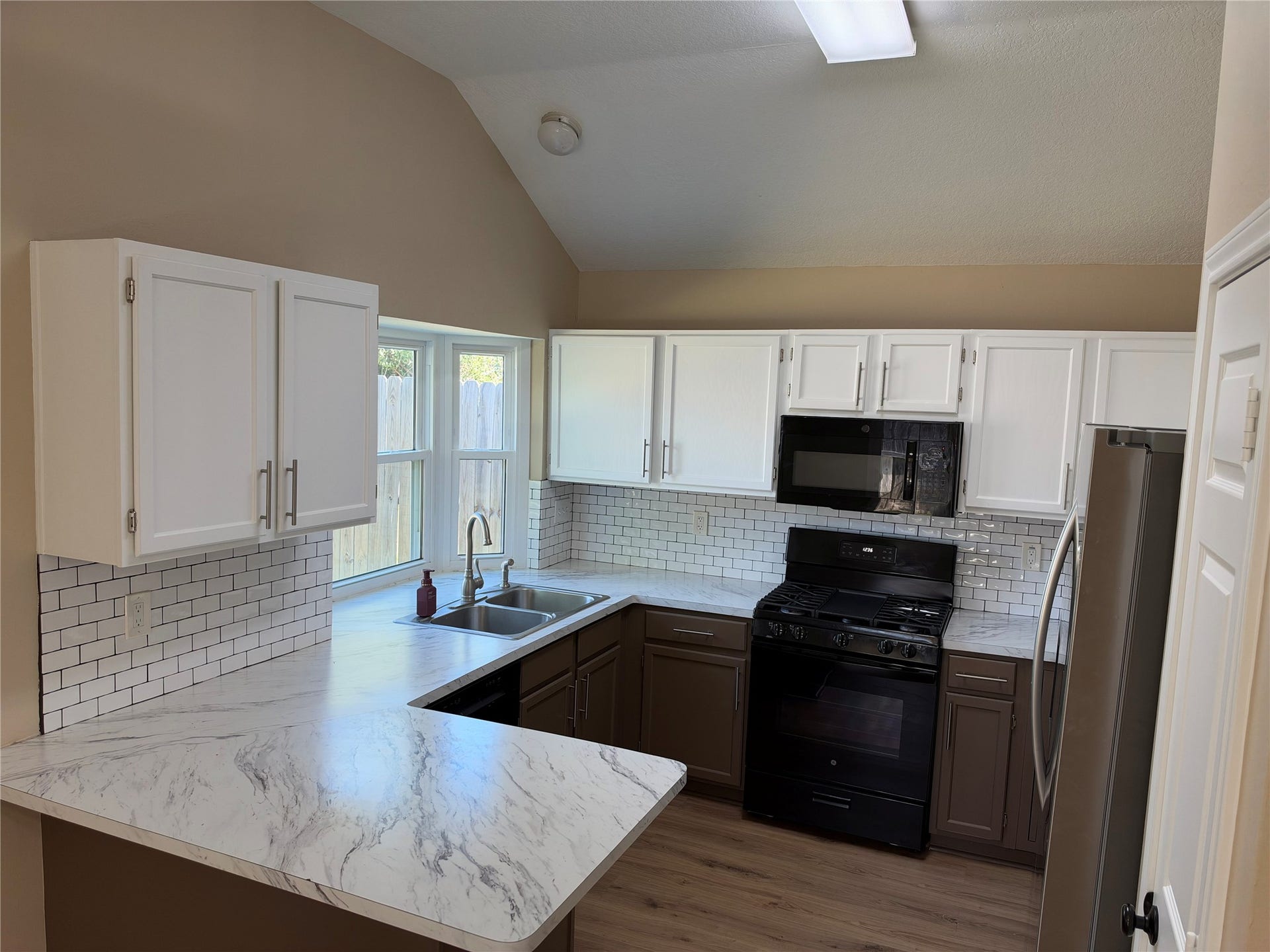 8118 Catalpa Street, Texas City, TX 77591 Kitchen