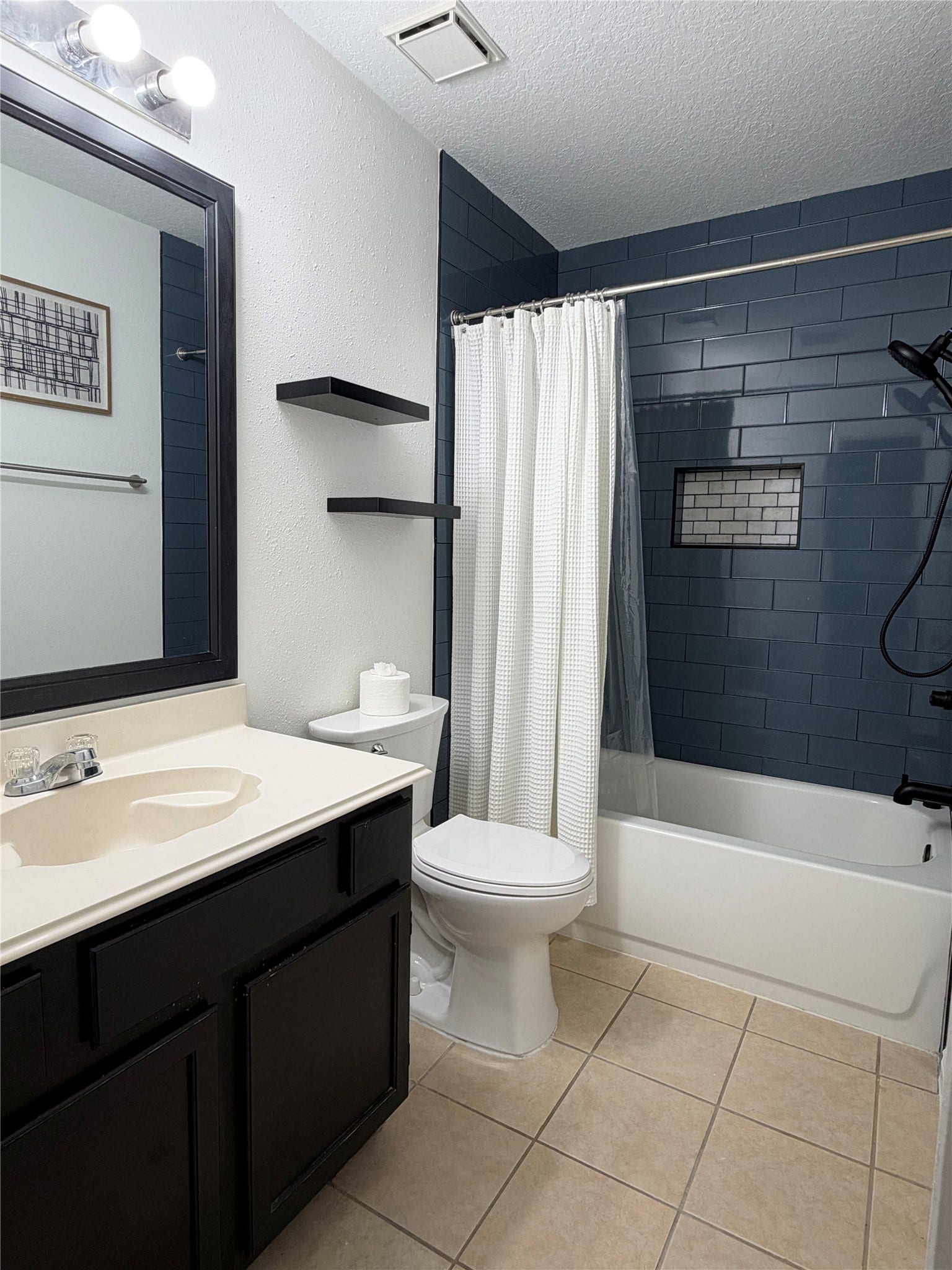 8118 Catalpa Street, Texas City, TX 77591 Guest Bathroom