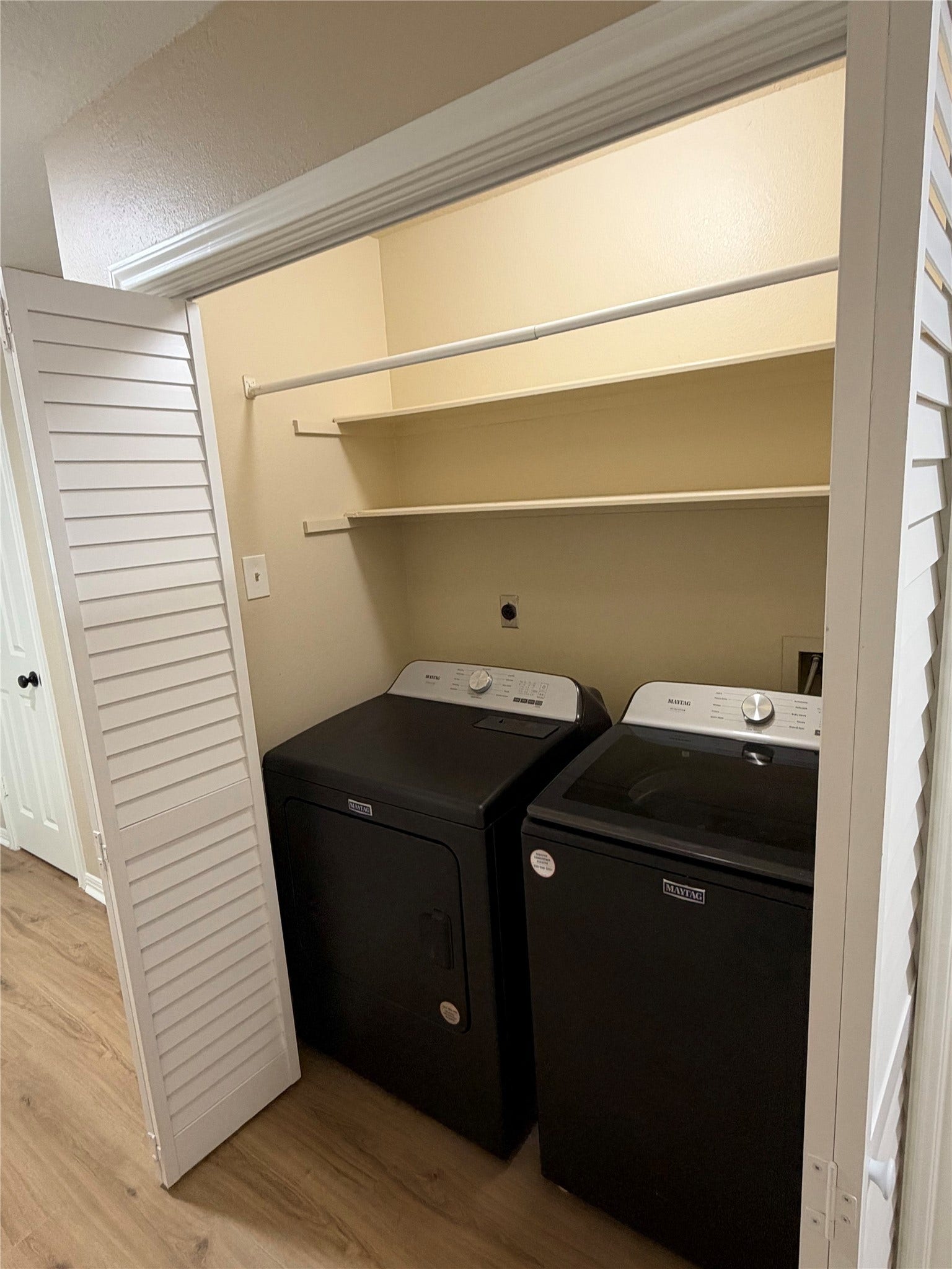 8118 Catalpa Street, Texas City, TX 77591 Laundry Room