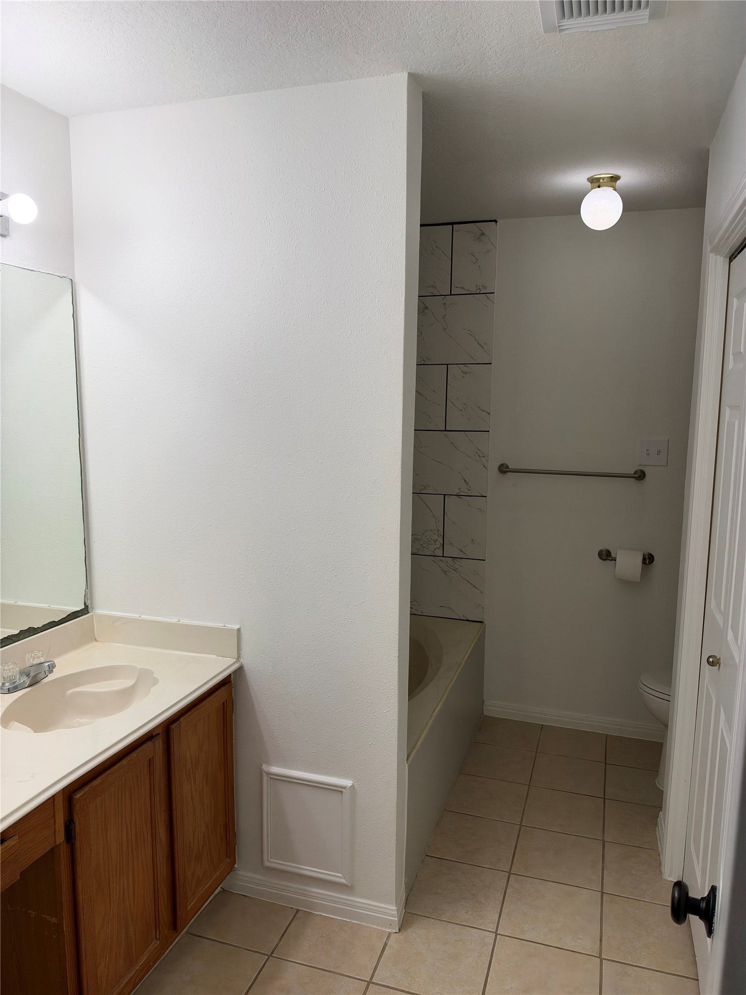 8118 Catalpa Street, Texas City, TX 77591 Primary Bath