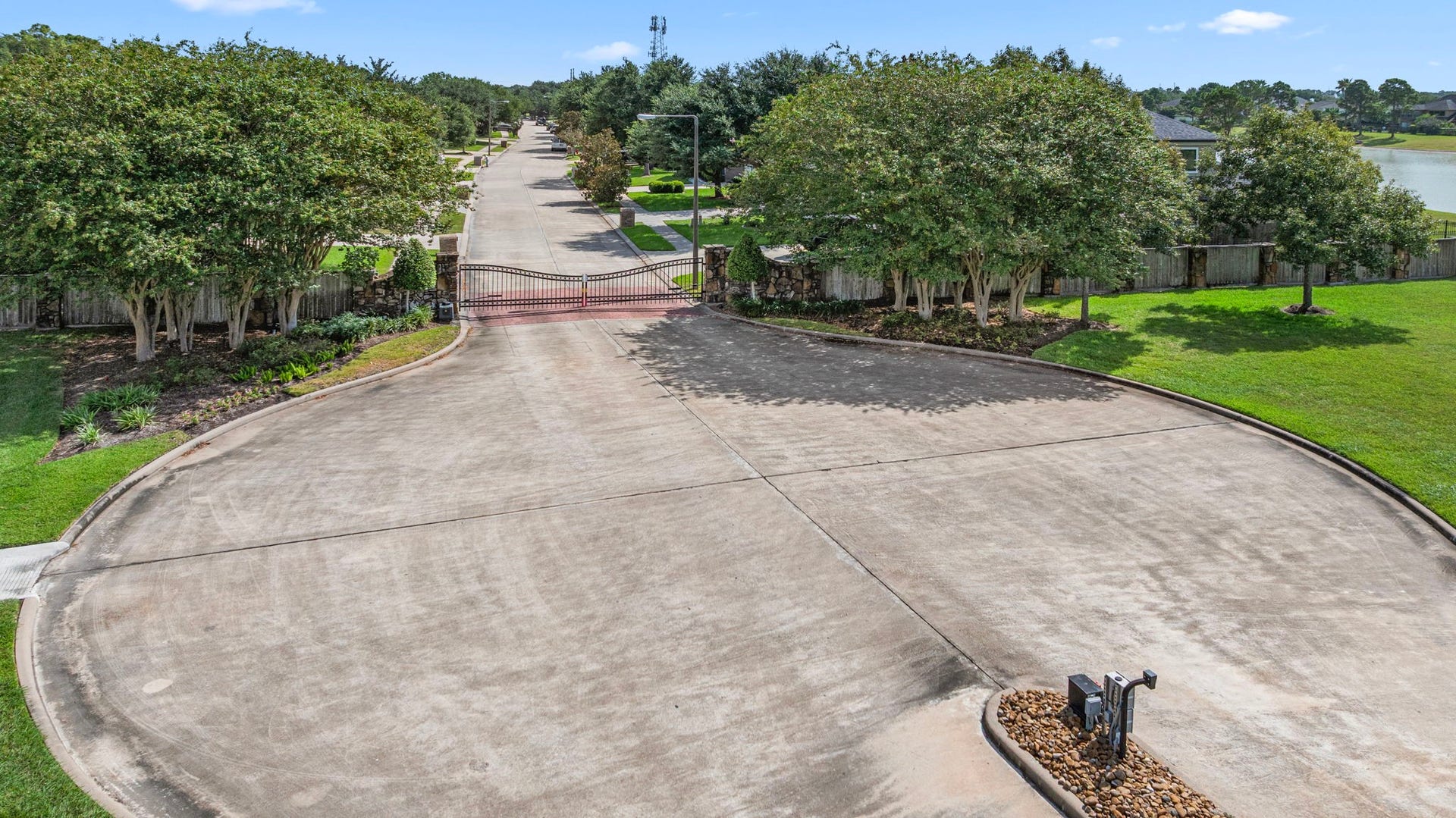 1474 Garden Lakes Drive, Friendswood, TX 77546 Access controlled