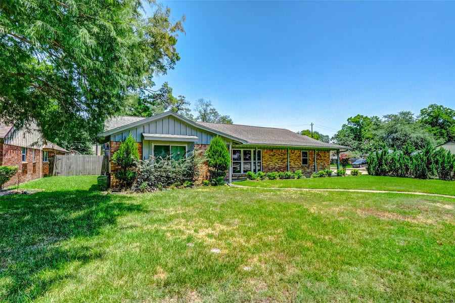 Property photo for 1202 Shadeland Drive, Houston, TX