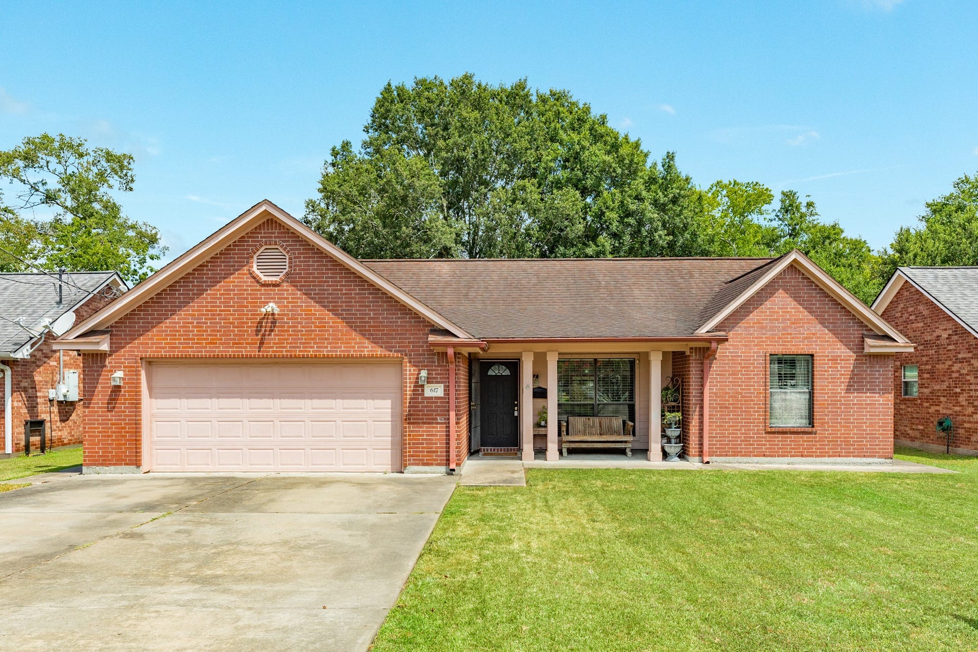 617 E Myrtle Street, Angleton, TX 77515