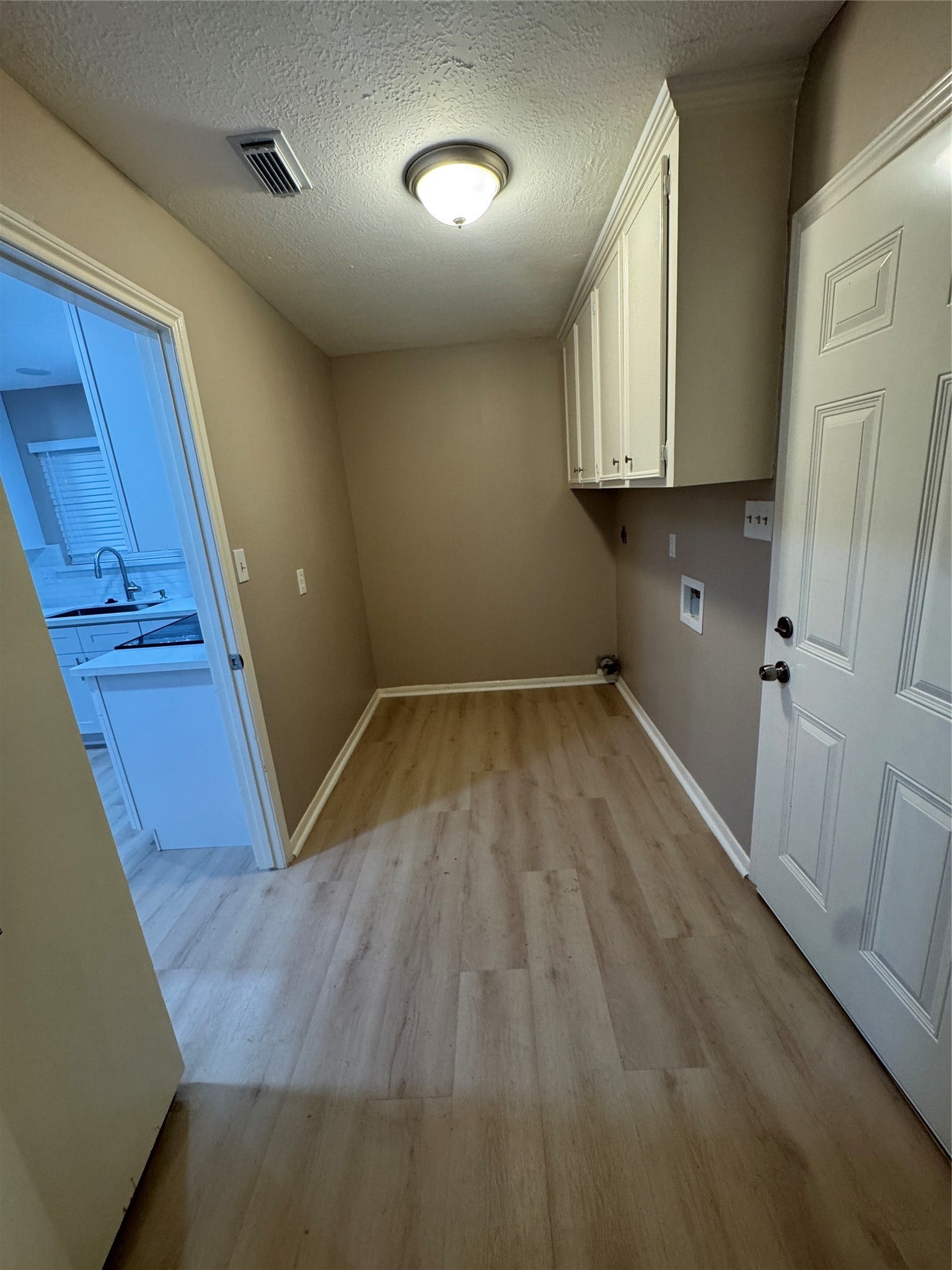 5310 Bryanhurst Lane, Spring, TX 77379 Large Utility Room