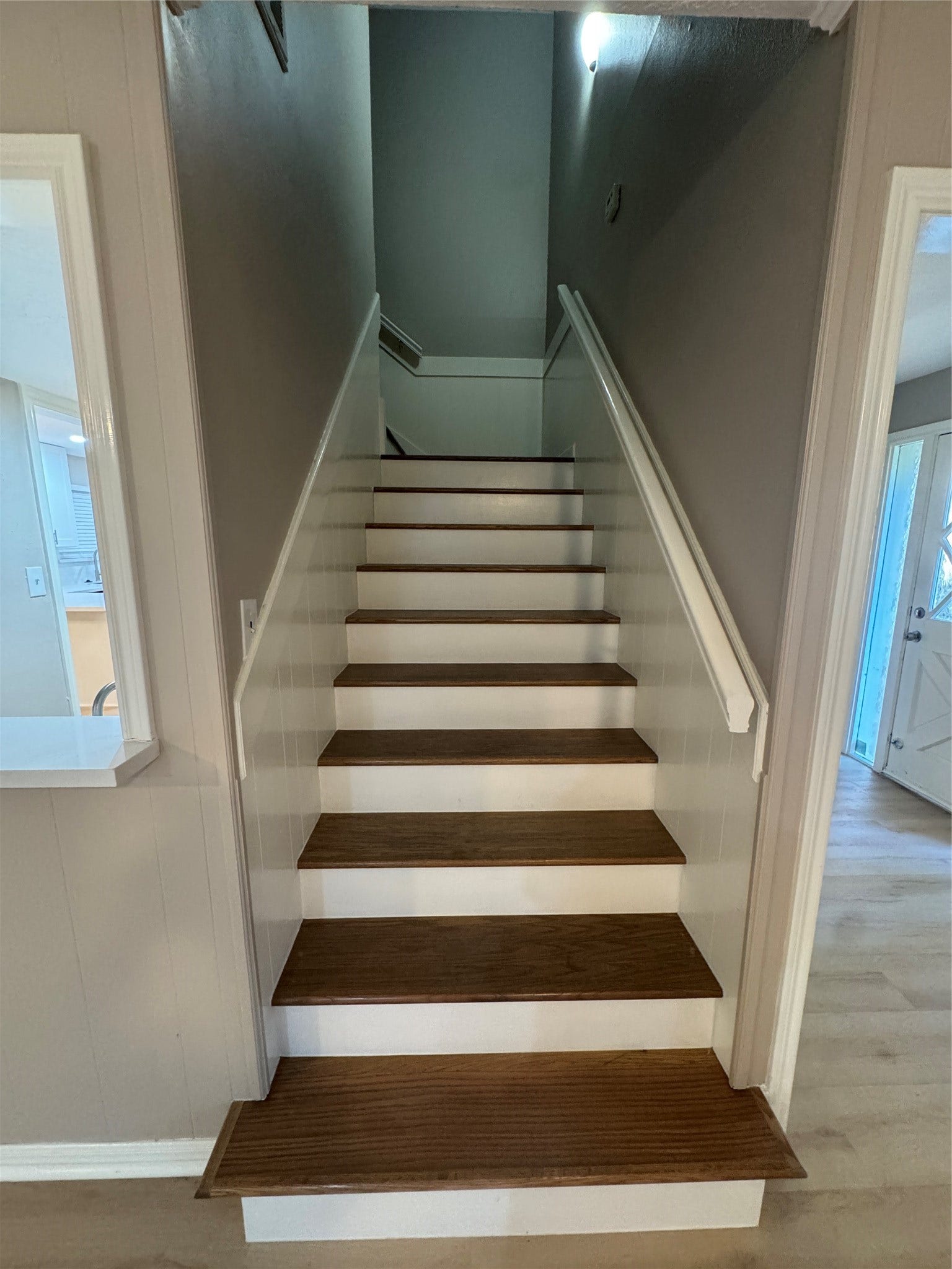 5310 Bryanhurst Lane, Spring, TX 77379 Hardwood Stairs