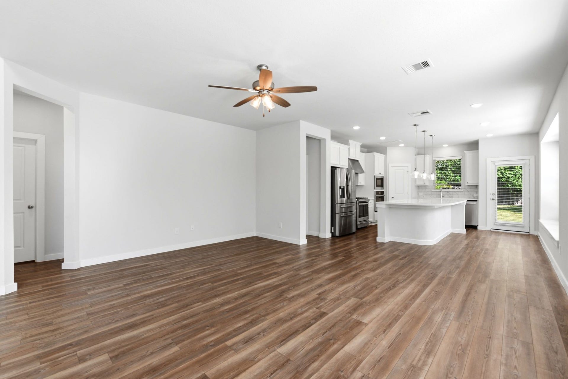 8017 Whisper Grove Drive, Magnolia, TX 77354 8017 Whisper Grove Drive, Magnolia, TX 77354