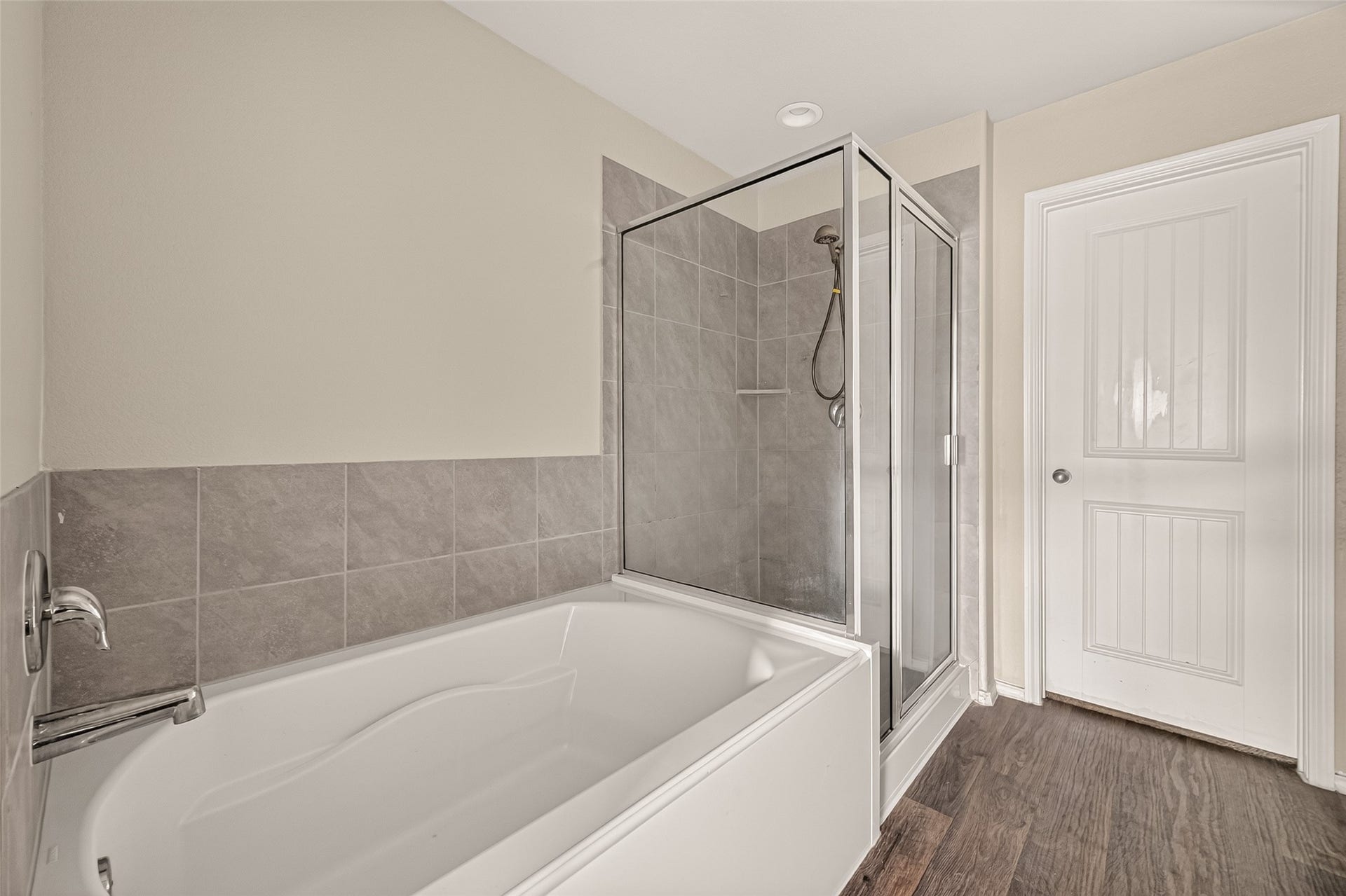 1714 Cooper Bluff Court, Rosenberg, TX 77469 Master bathroom.