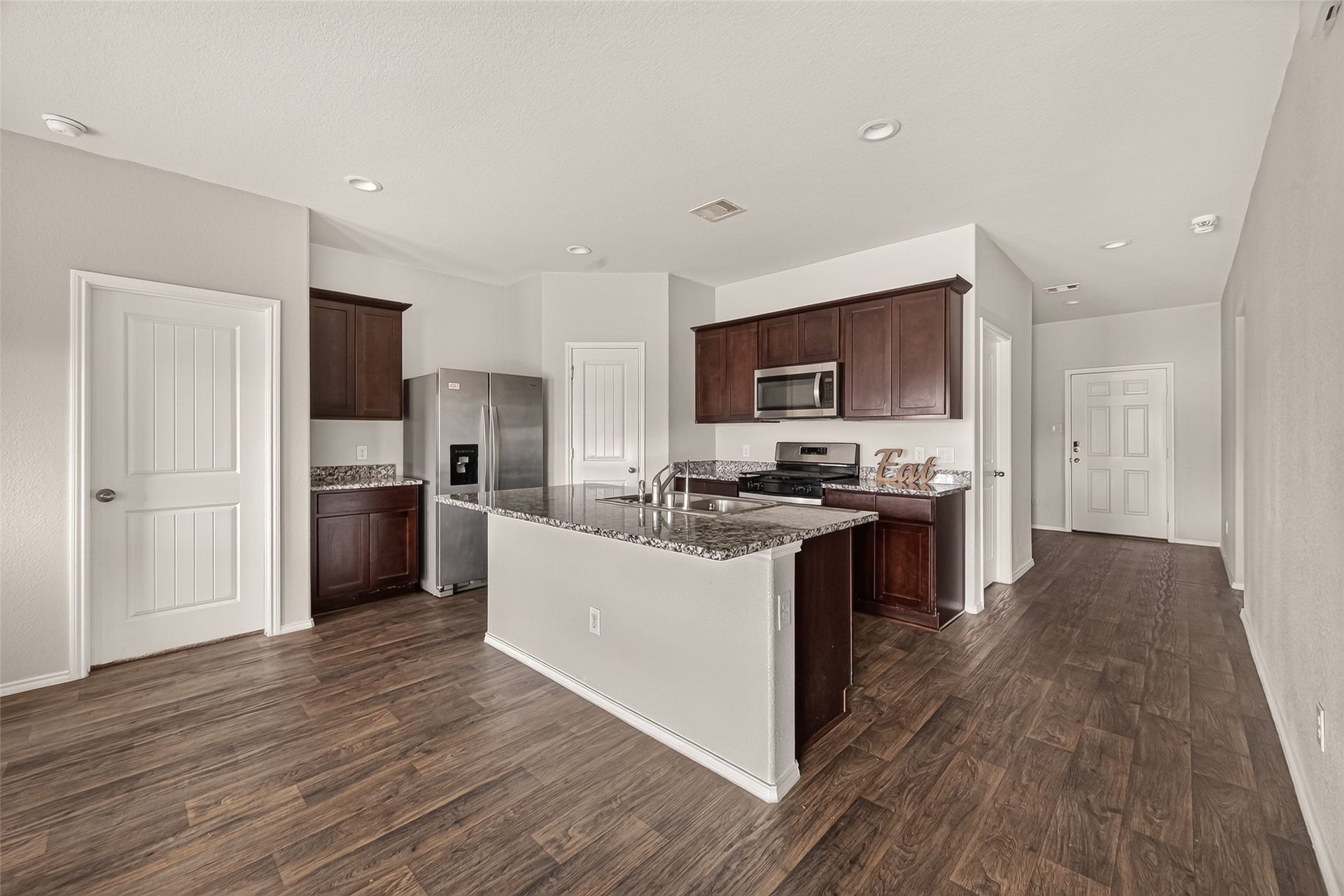 1714 Cooper Bluff Court, Rosenberg, TX 77469 Ample counter space.