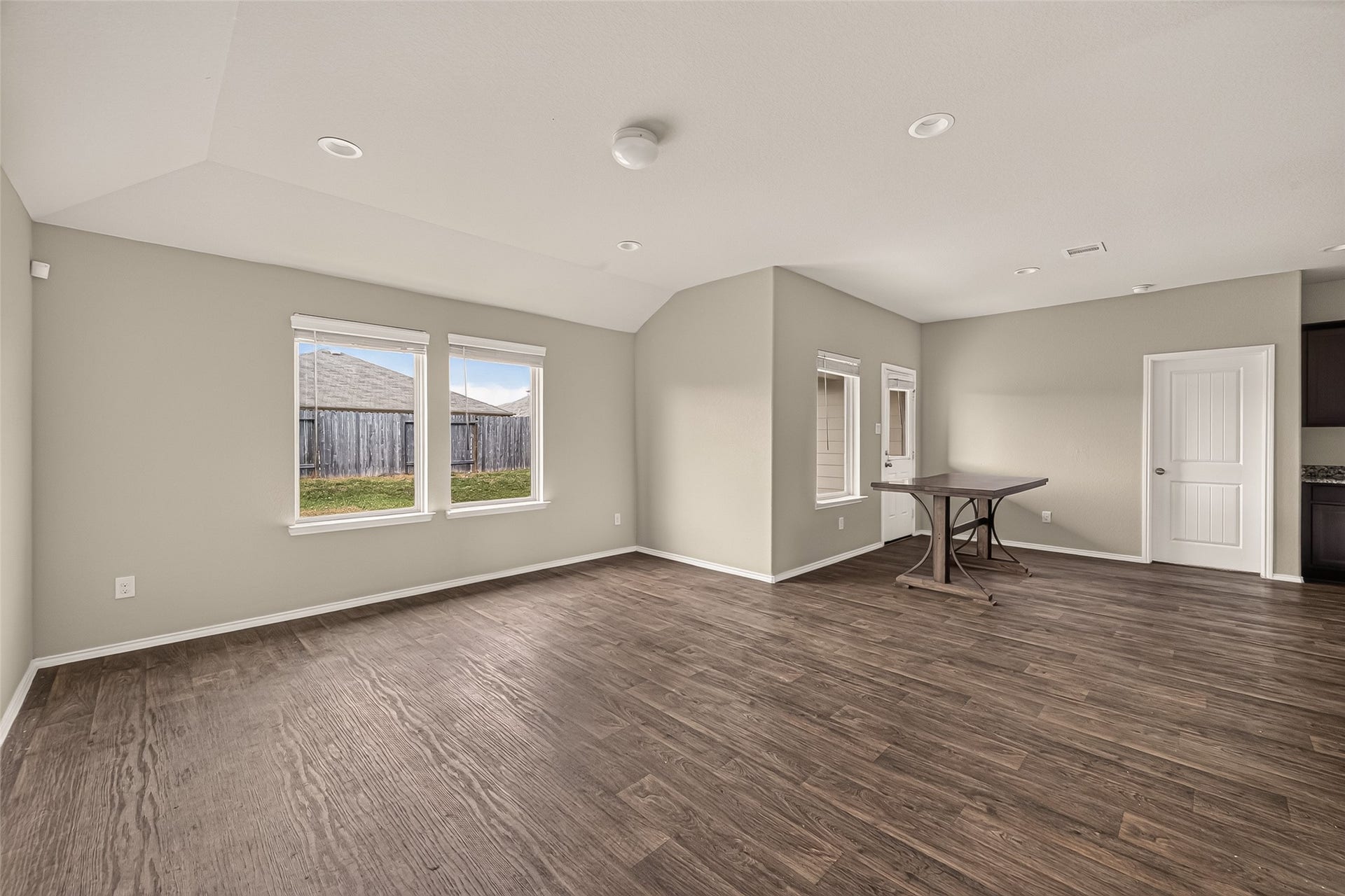 1714 Cooper Bluff Court, Rosenberg, TX 77469 Big windows with lots of natural sunlight.